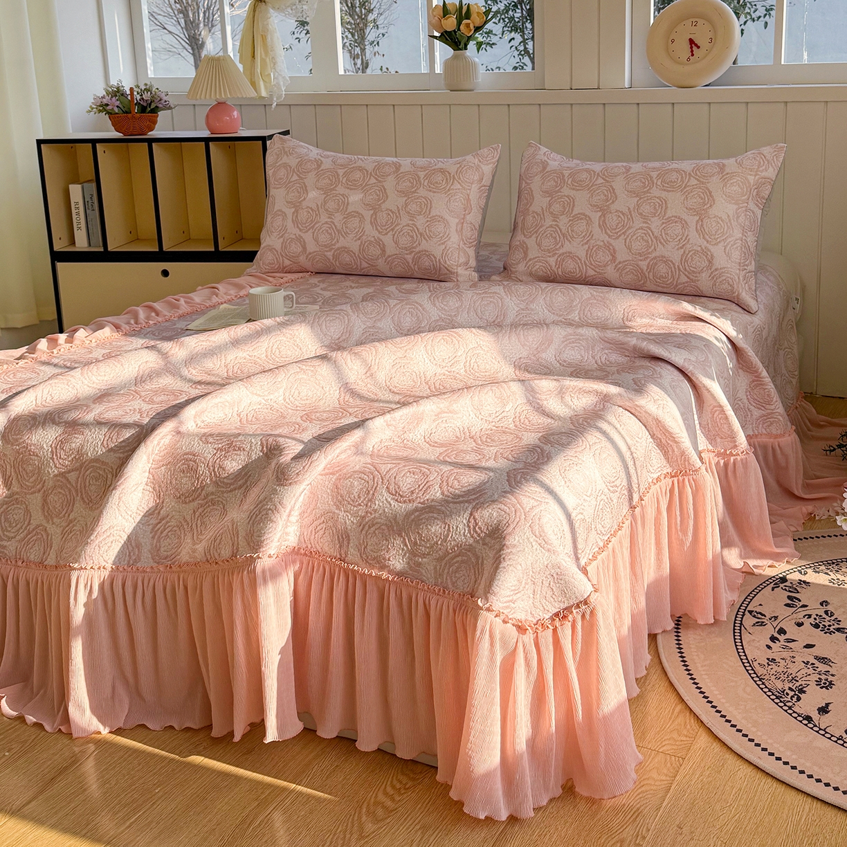 91家纺网 家纺一手货源 找家纺 （总）女子家纺 2026新款A类凉豆豆凉感提花床裙席-玫瑰物语系列