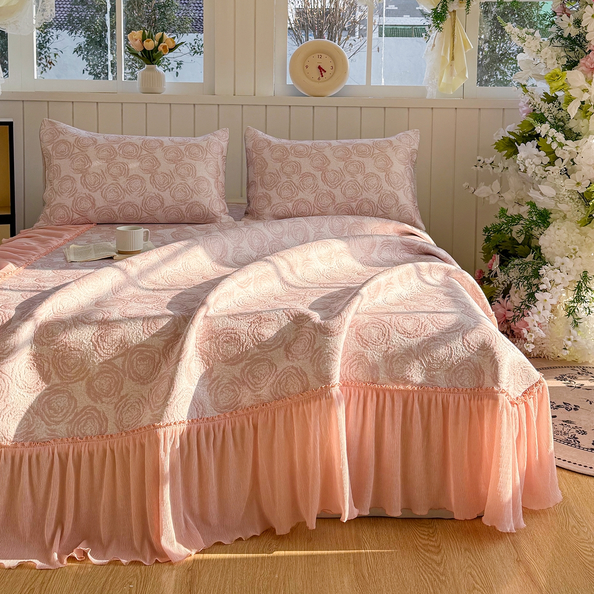 91家纺网 家纺一手货源 找家纺 （总）女子家纺 2026新款A类凉豆豆凉感提花床裙席-玫瑰物语系列