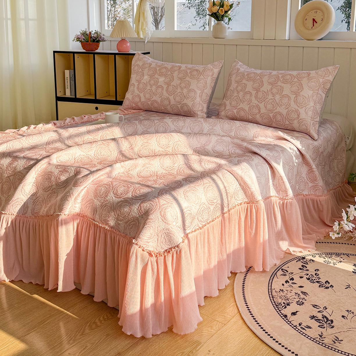 91家纺网 家纺一手货源 找家纺 （总）女子家纺 2026新款A类凉豆豆凉感提花床裙席-玫瑰物语系列