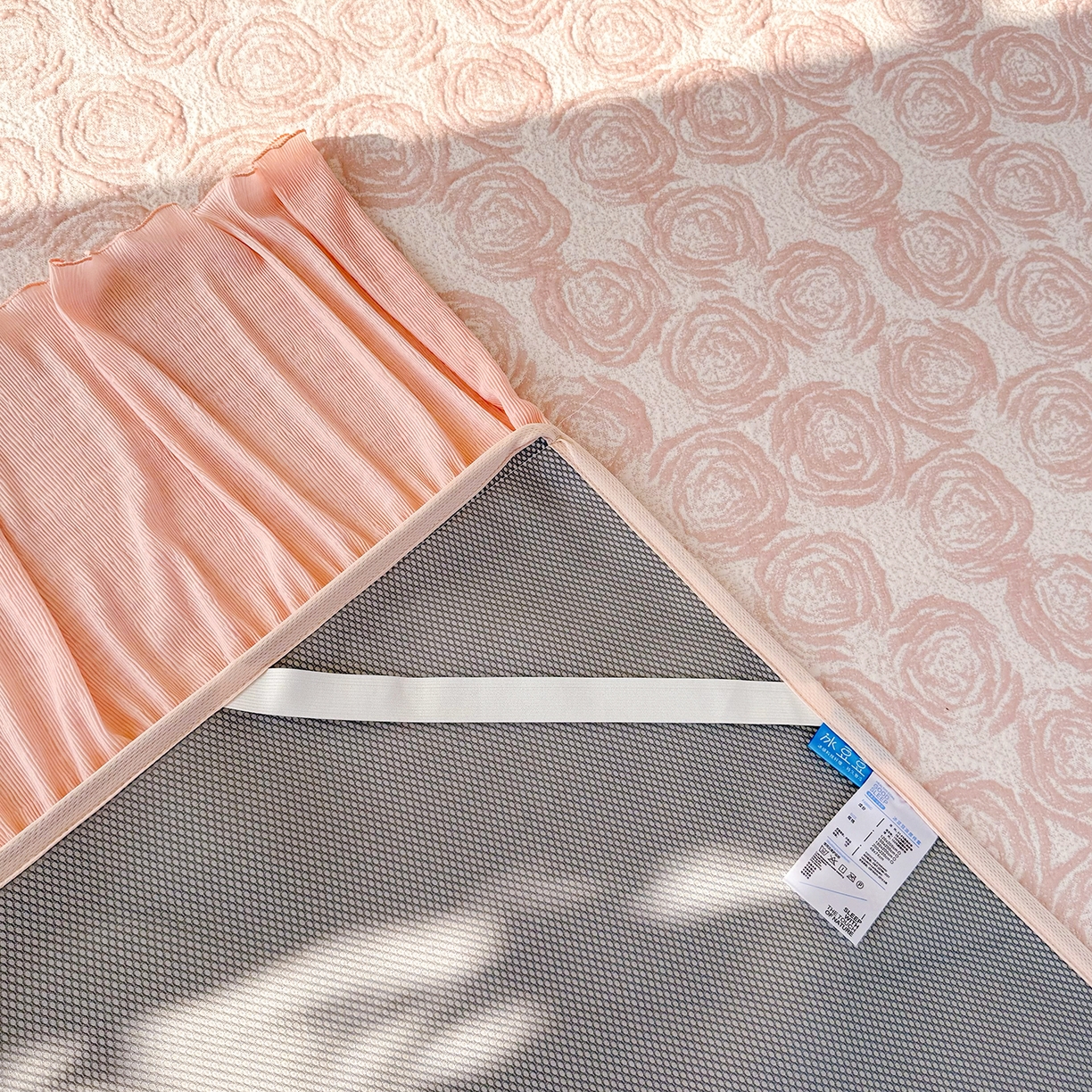 91家纺网 家纺一手货源 找家纺 （总）女子家纺 2026新款A类凉豆豆凉感提花床裙席-玫瑰物语系列