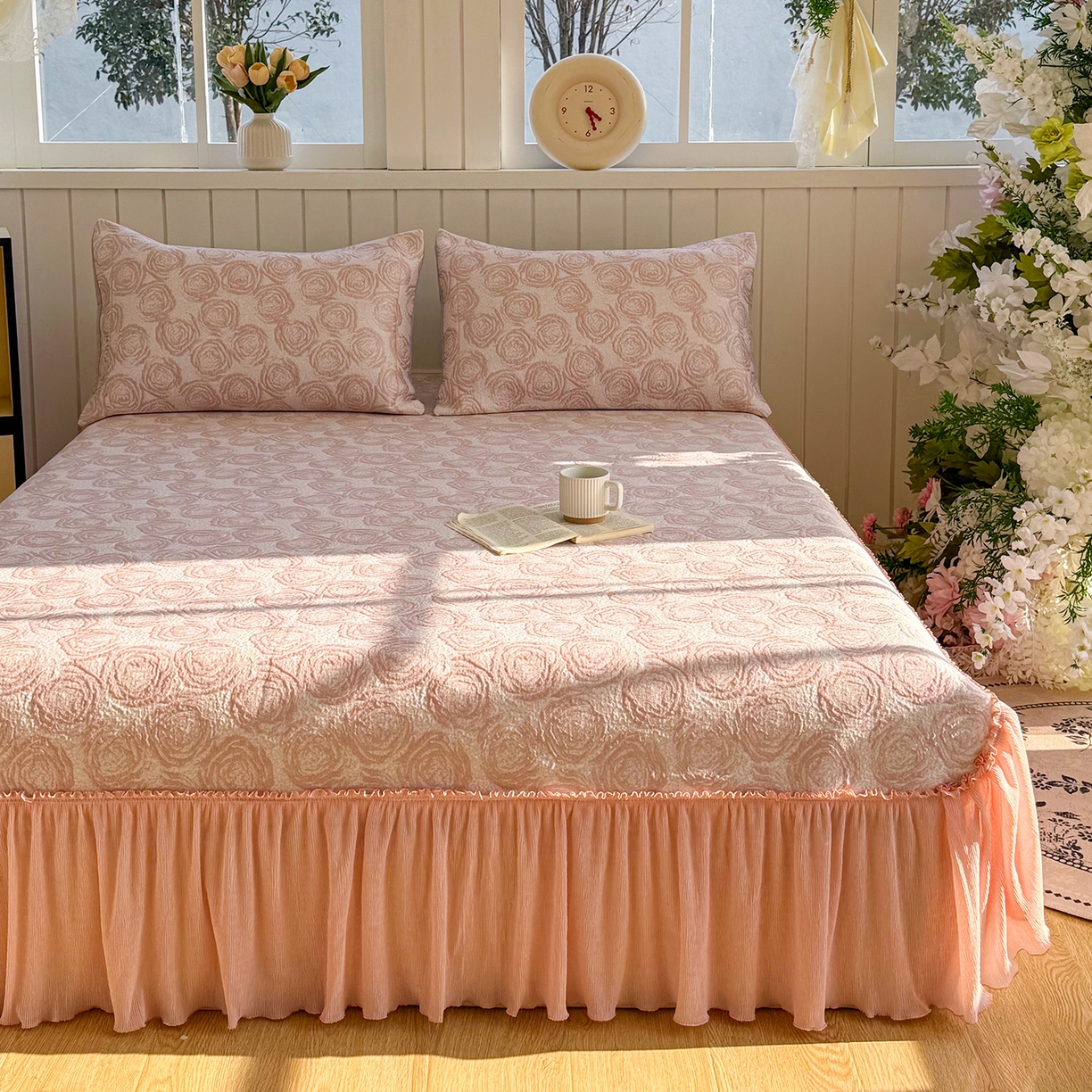 91家纺网 家纺一手货源 找家纺 （总）女子家纺 2026新款A类凉豆豆凉感提花床裙席-玫瑰物语系列