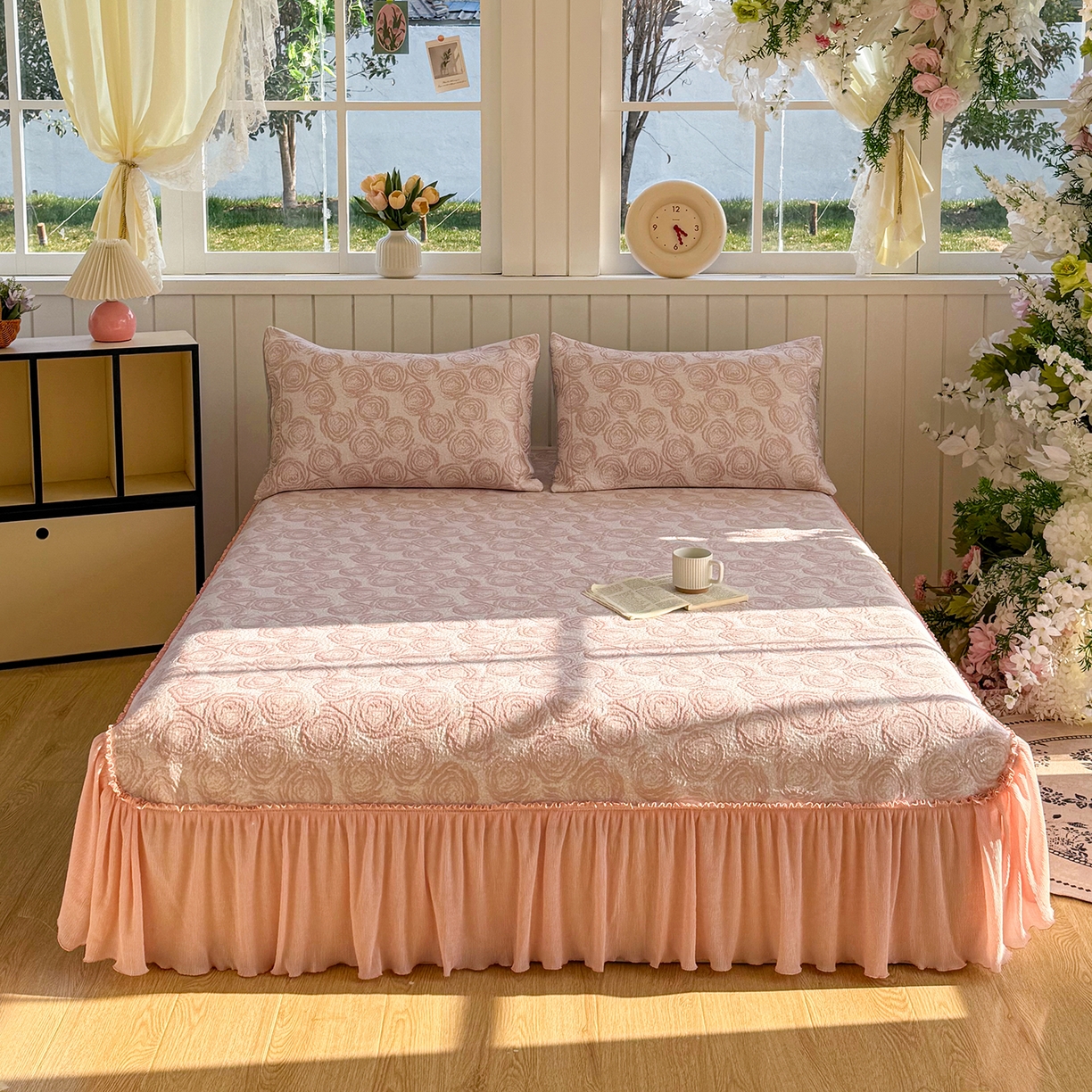 91家纺网 家纺一手货源 找家纺 （总）女子家纺 2026新款A类凉豆豆凉感提花床裙席-玫瑰物语系列