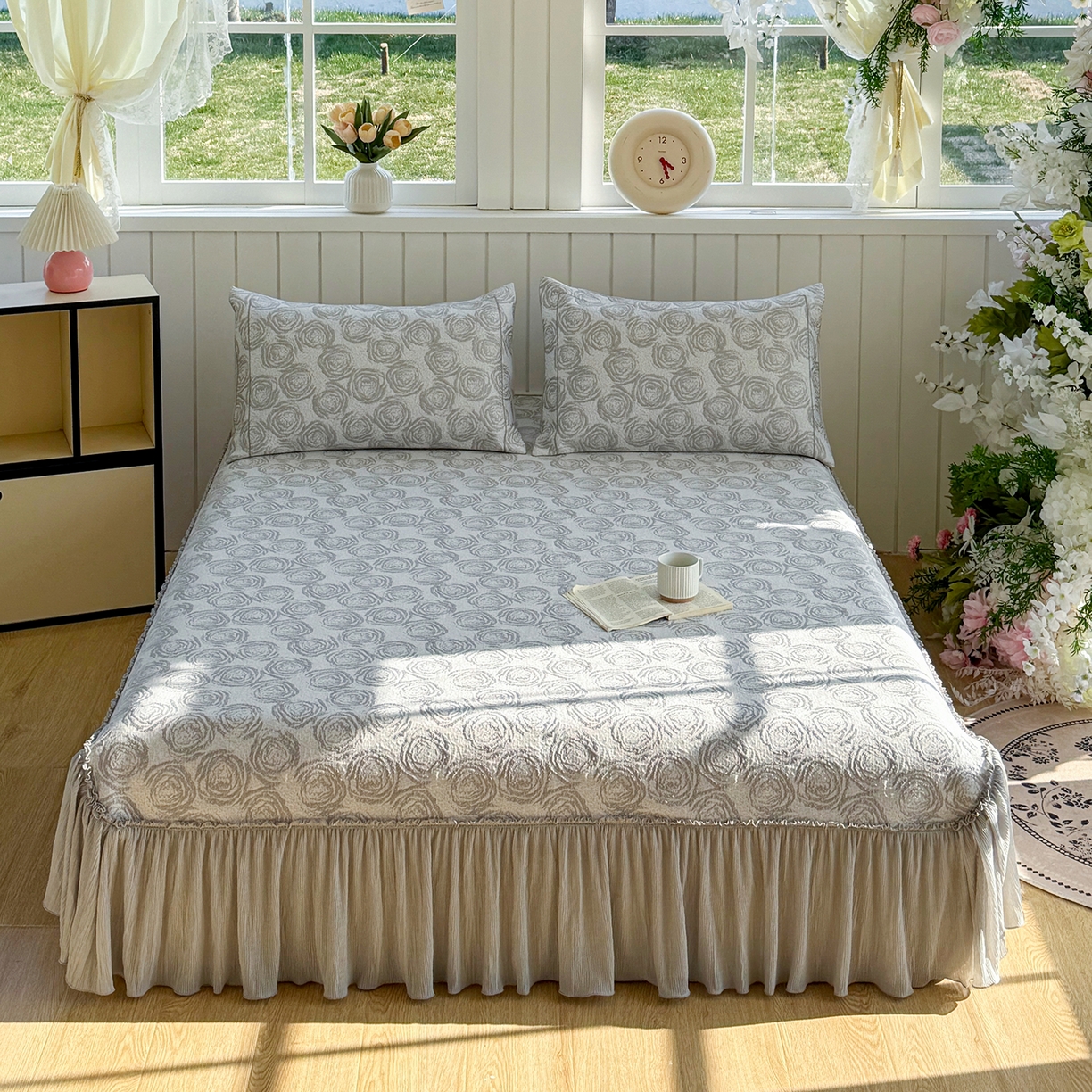 91家纺网 家纺一手货源 找家纺 女子家纺 2026新款A类凉豆豆凉感提花床裙席-玫瑰物语系列 玫瑰物语-浪漫灰