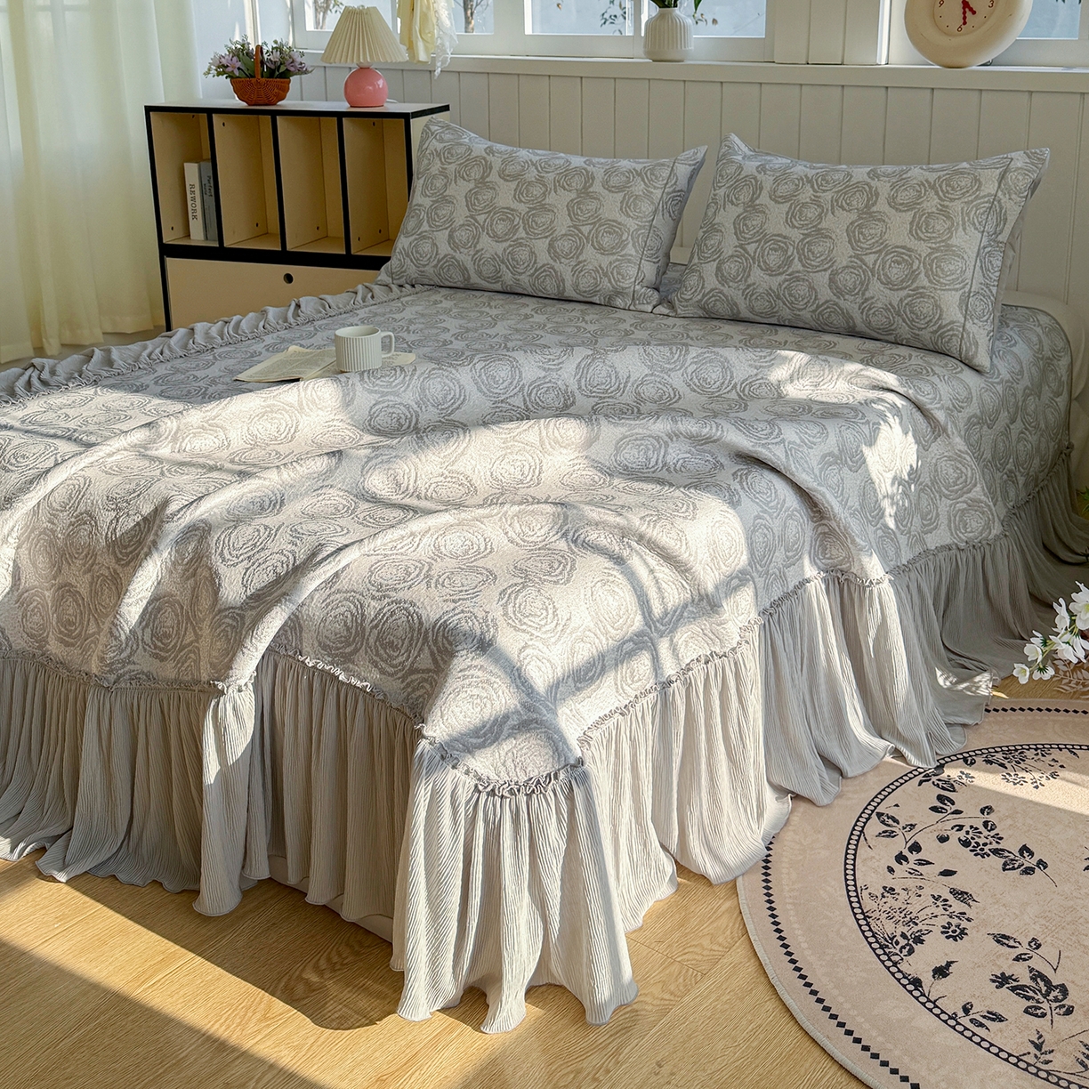 91家纺网 家纺一手货源 找家纺 女子家纺 2026新款A类凉豆豆凉感提花床裙席-玫瑰物语系列 玫瑰物语-浪漫灰