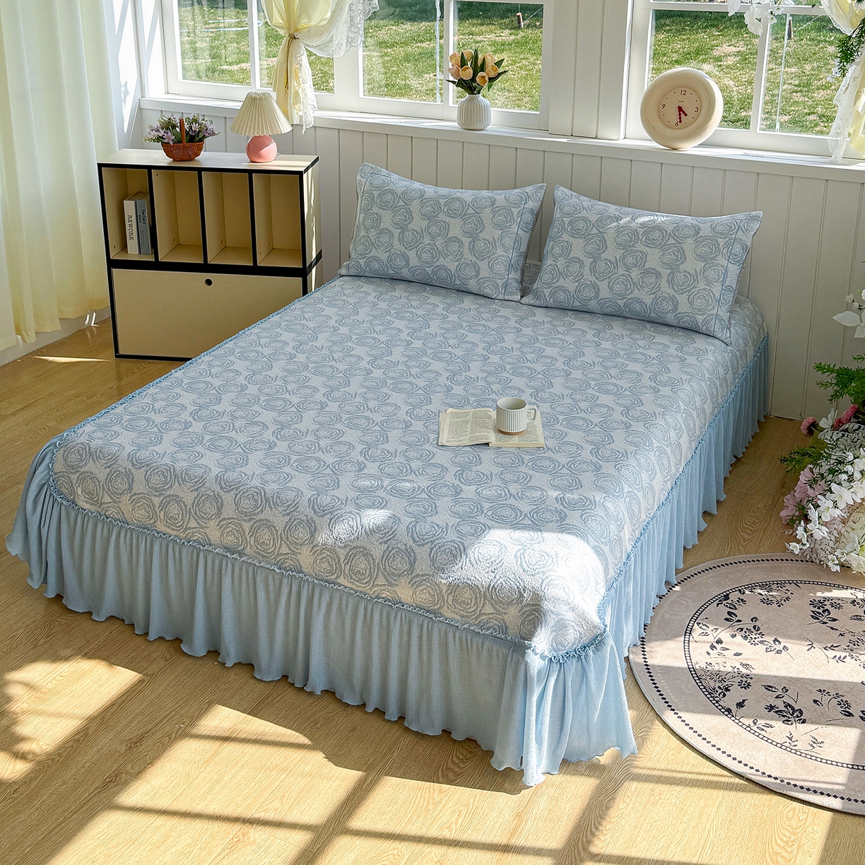 91家纺网 家纺一手货源 找家纺 女子家纺 2026新款A类凉豆豆凉感提花床裙席-玫瑰物语系列 玫瑰物语-天空蓝