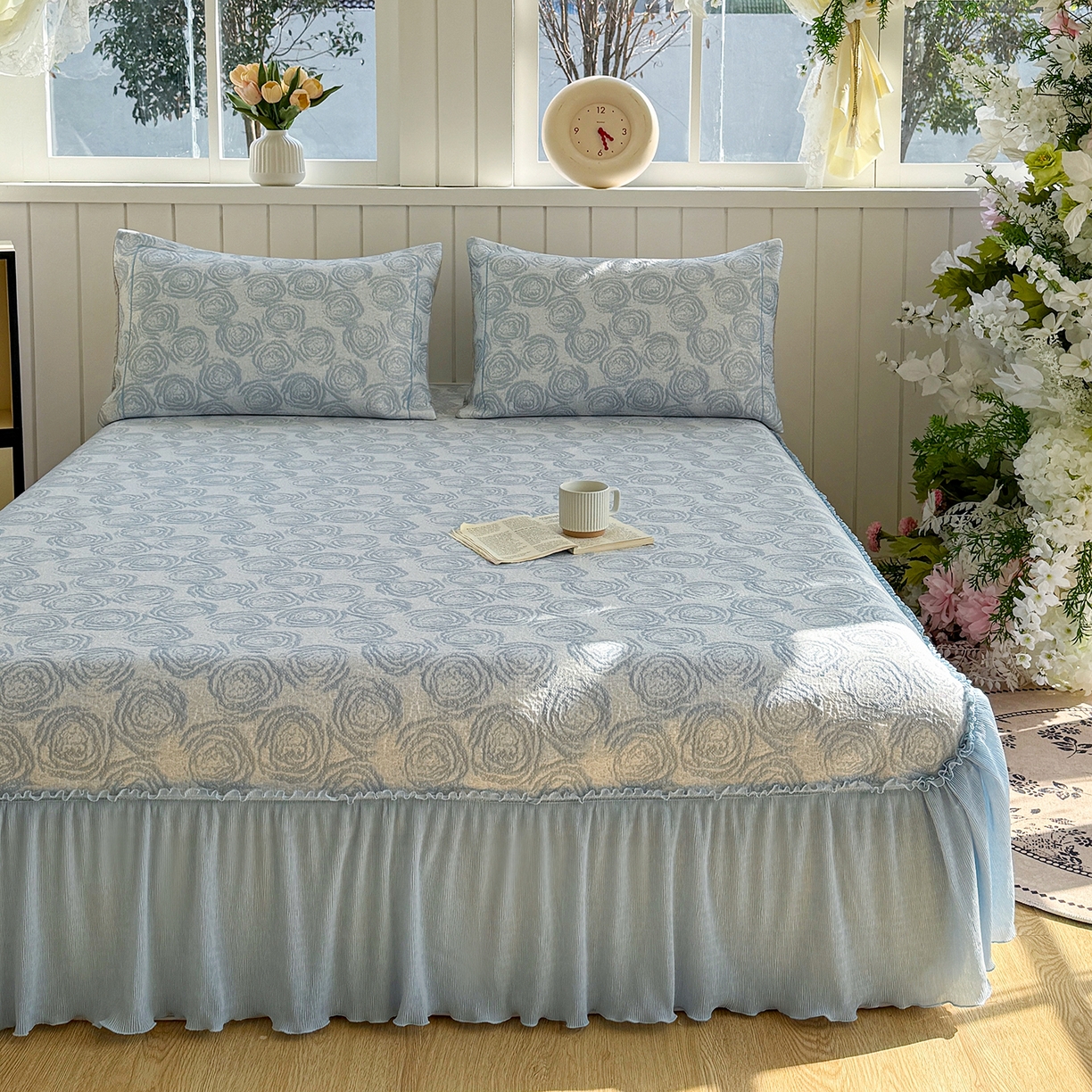 91家纺网 家纺一手货源 找家纺 女子家纺 2026新款A类凉豆豆凉感提花床裙席-玫瑰物语系列 玫瑰物语-天空蓝