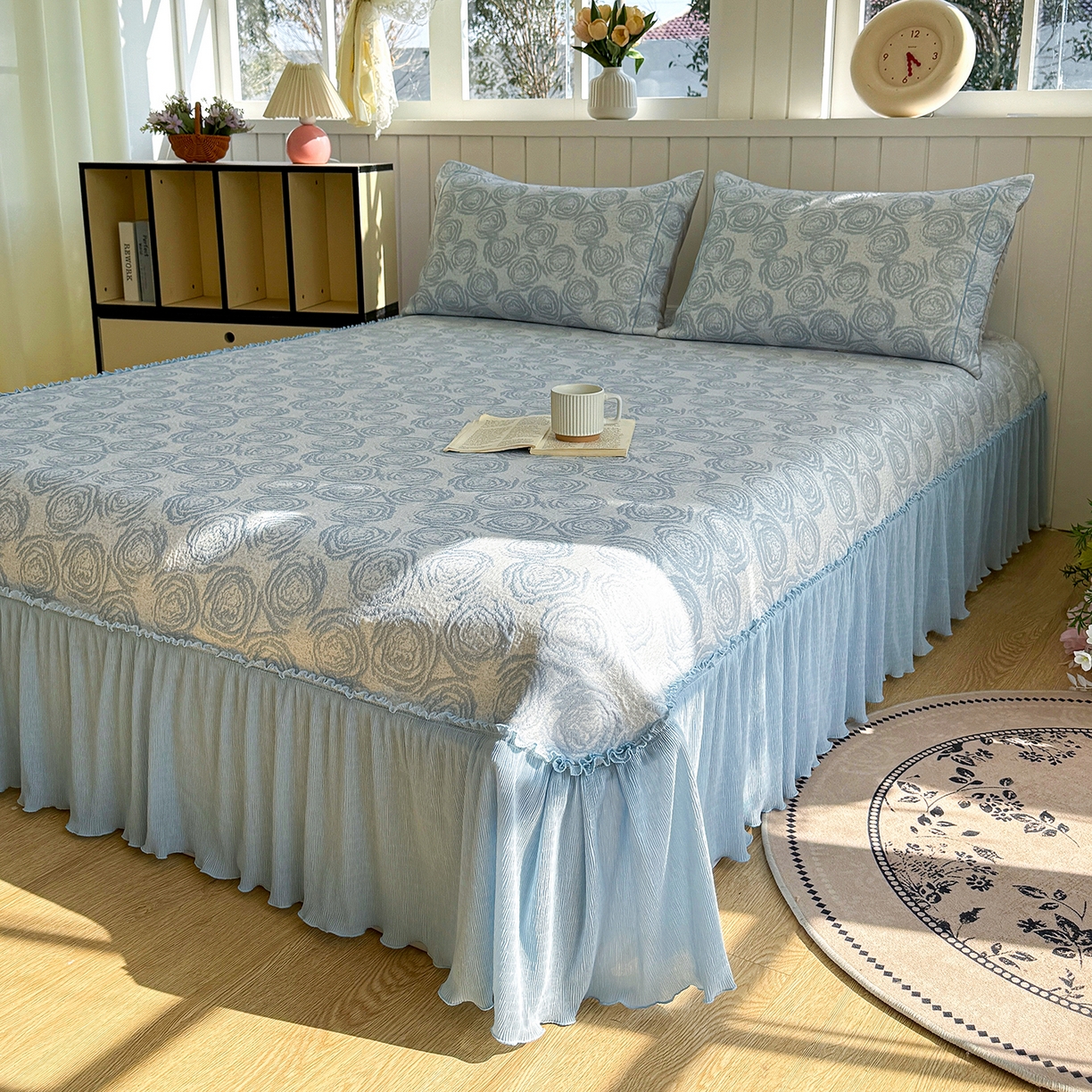 91家纺网 家纺一手货源 找家纺 女子家纺 2026新款A类凉豆豆凉感提花床裙席-玫瑰物语系列 玫瑰物语-天空蓝