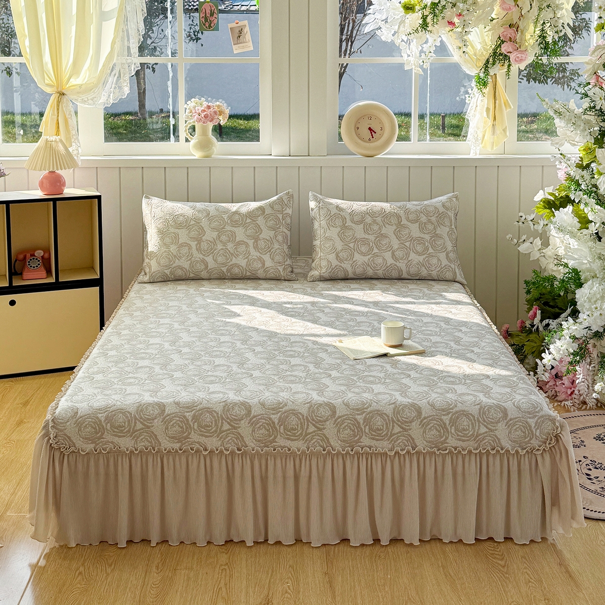 91家纺网 家纺一手货源 找家纺 女子家纺 2026新款A类凉豆豆凉感提花床裙席-玫瑰物语系列 玫瑰物语-香槟金