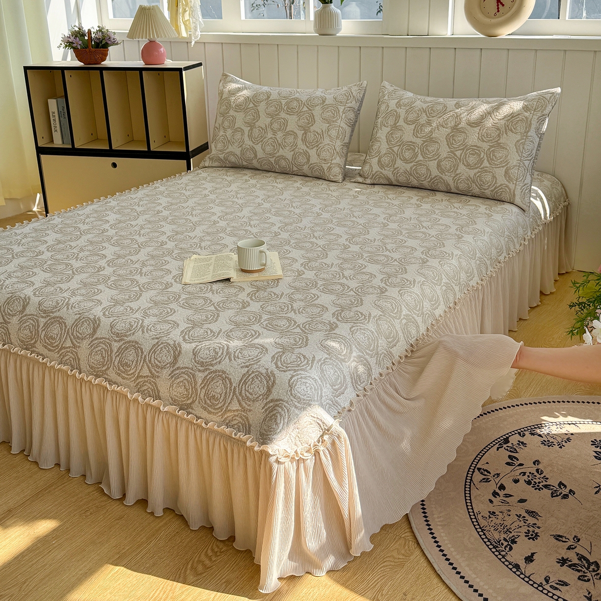 91家纺网 家纺一手货源 找家纺 女子家纺 2026新款A类凉豆豆凉感提花床裙席-玫瑰物语系列 玫瑰物语-香槟金