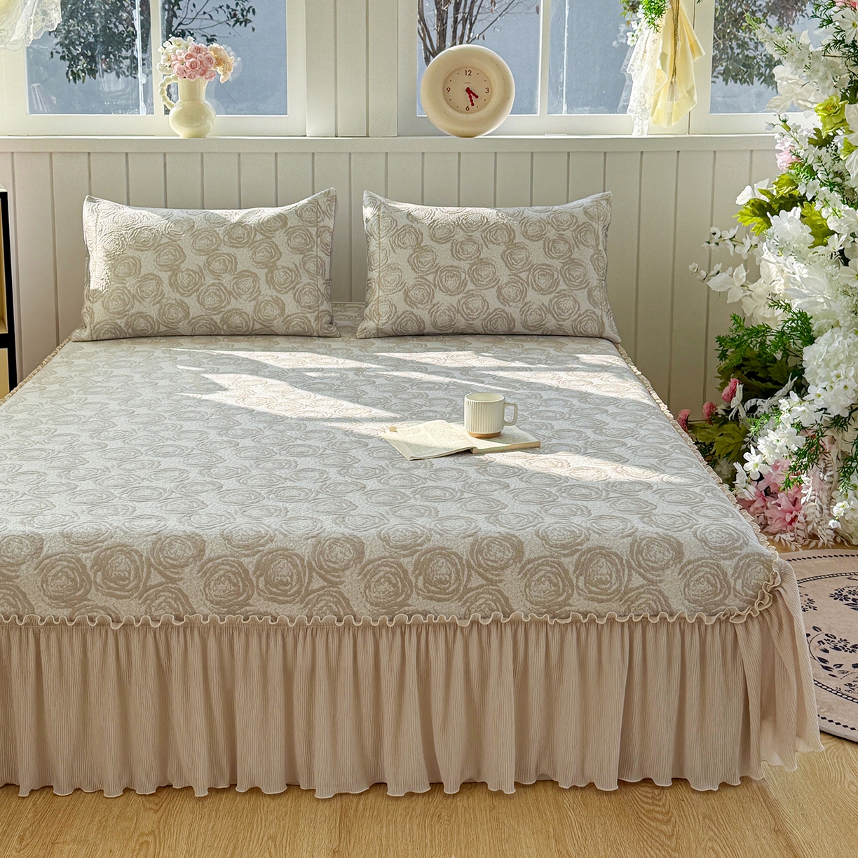 91家纺网 家纺一手货源 找家纺 女子家纺 2026新款A类凉豆豆凉感提花床裙席-玫瑰物语系列 玫瑰物语-香槟金