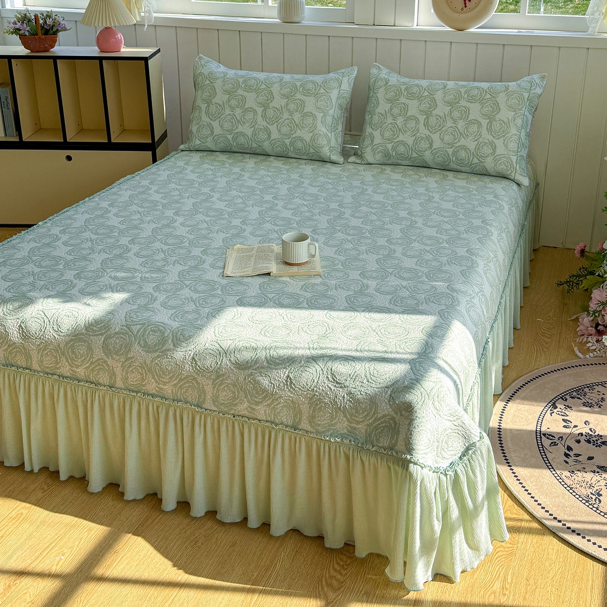 91家纺网 家纺一手货源 找家纺 女子家纺 2026新款A类凉豆豆凉感提花床裙席-玫瑰物语系列 玫瑰物语-优雅绿