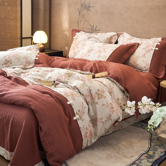 91家纺网 家纺一手货源 找家纺 春皖家纺 2026新款全棉提花双层纱盘扣四件套-旗袍风系列 玉茗