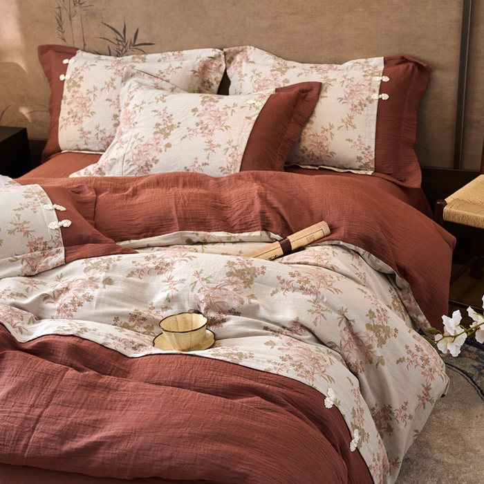 91家纺网 家纺一手货源 找家纺 春皖家纺 2026新款全棉提花双层纱盘扣四件套-旗袍风系列 玉茗