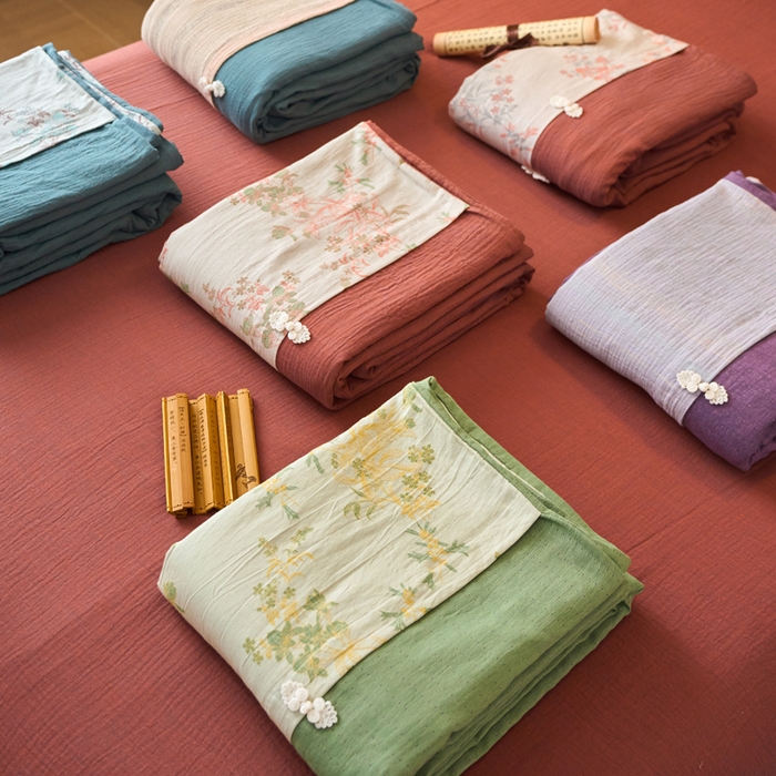 91家纺网 家纺一手货源 找家纺 春皖家纺 2026新款全棉提花双层纱盘扣四件套-旗袍风系列 组合图