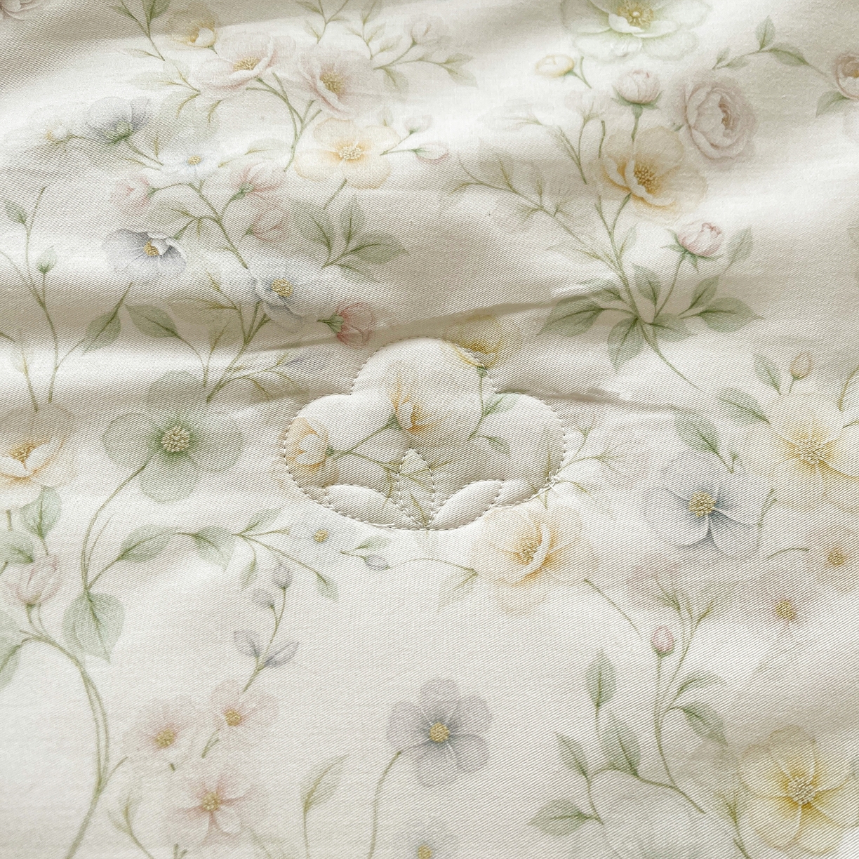 91家纺网 家纺一手货源 找家纺 宜凡家纺 2026新款全棉数码印花夏被床裙四件套③号系列 芳若