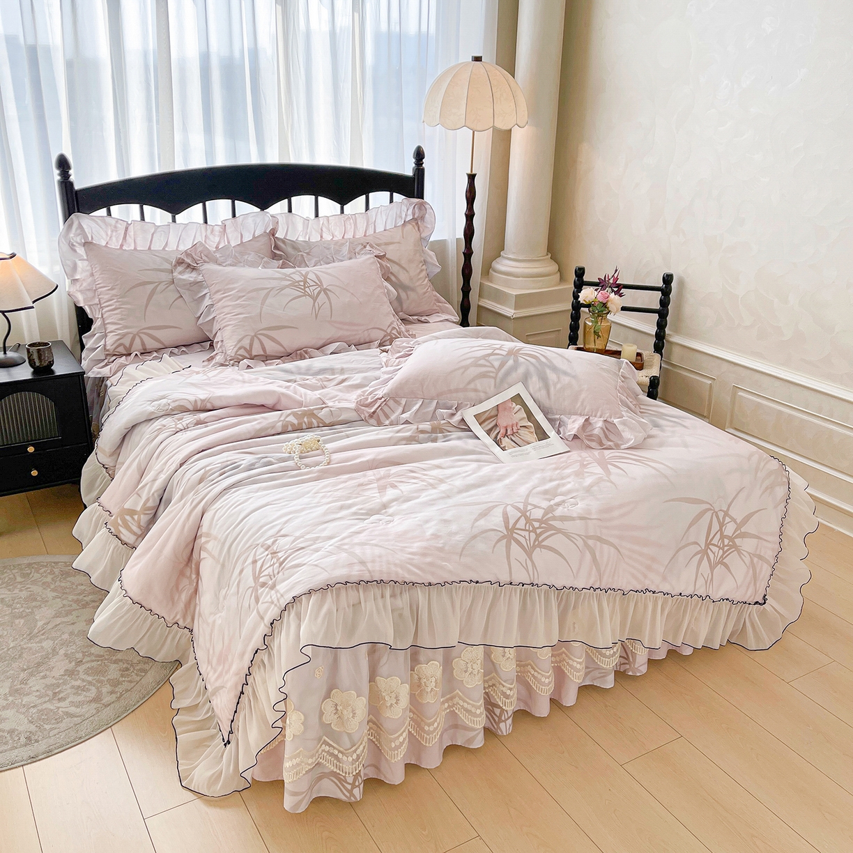 91家纺网 家纺一手货源 找家纺 宜凡家纺 2026新款全棉数码印花夏被床裙四件套③号系列 竹影 粉