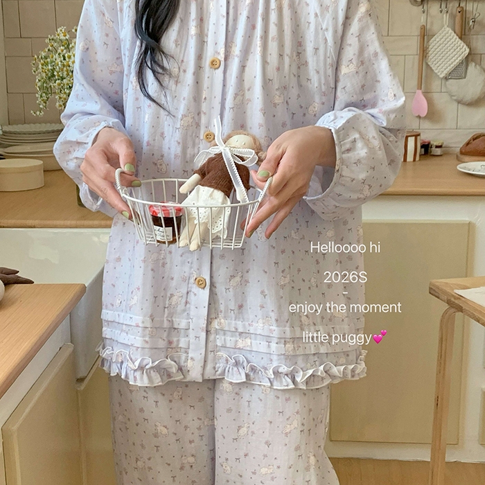 91家纺网 家纺一手货源 找家纺 妍景家居生活馆 2026新款木耳边纱布套装 蓝色波点小猫