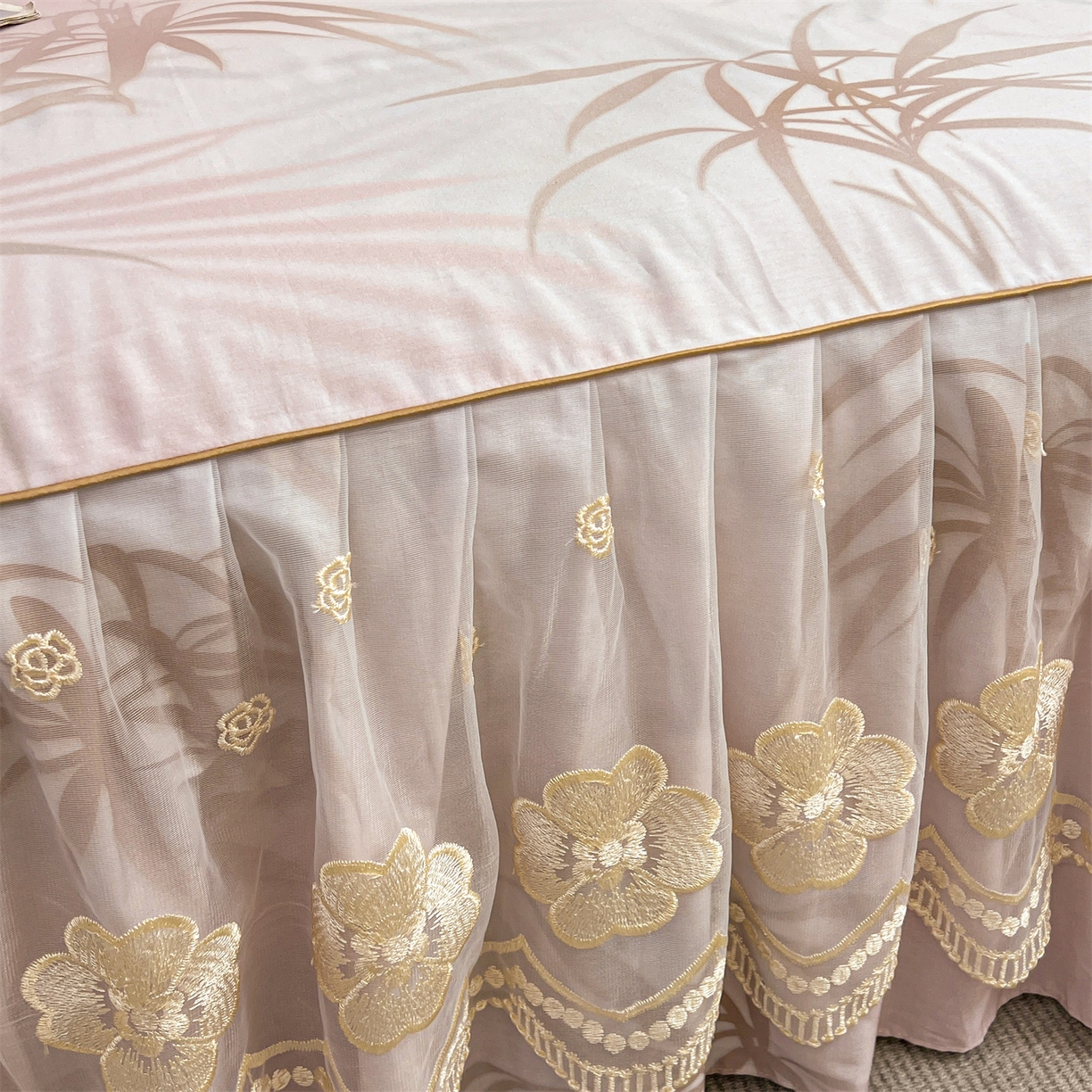 91家纺网 家纺一手货源 找家纺 宜凡家纺 2026新款全棉数码印花单层床裙三件套③号系列 竹影 粉