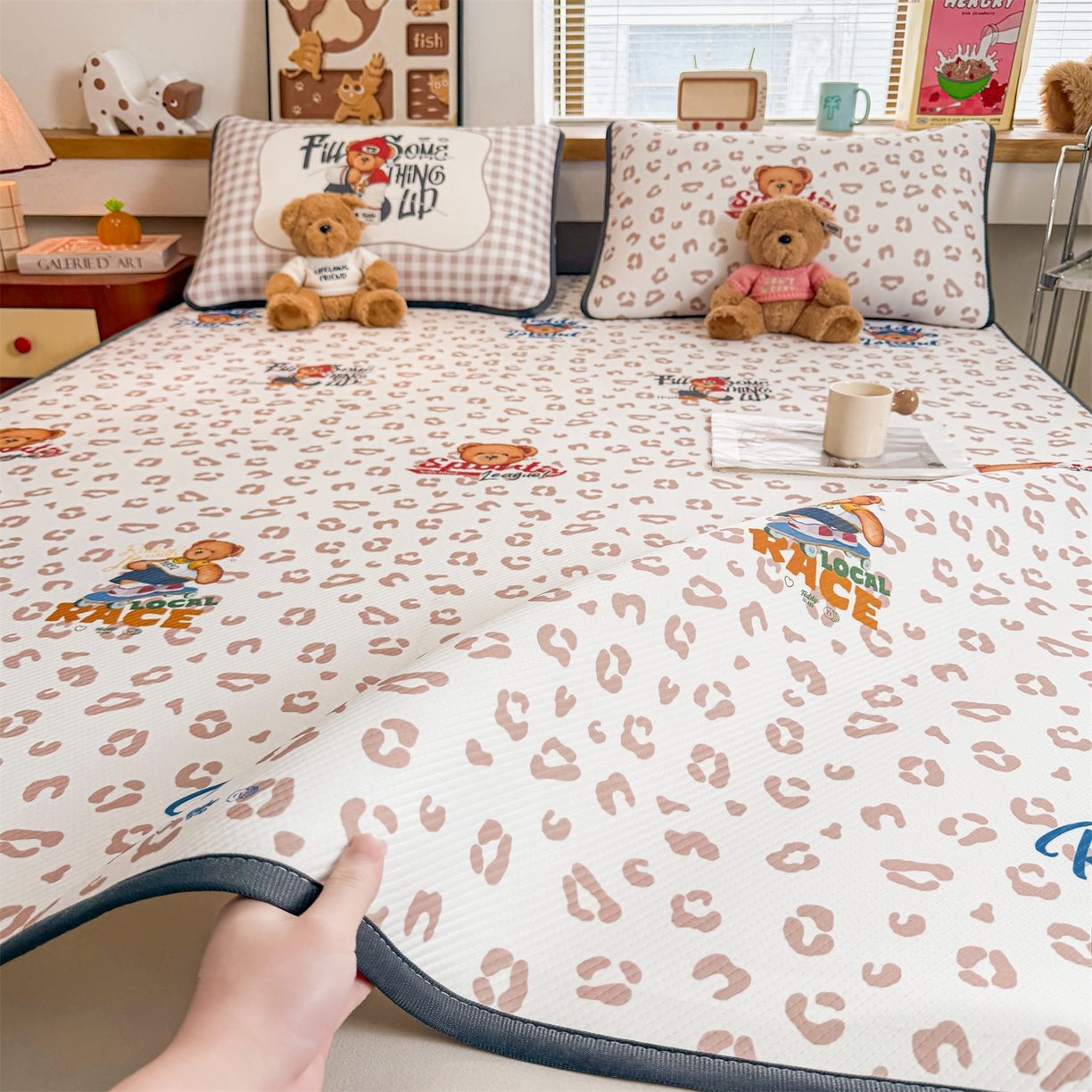 91家纺网 家纺一手货源 找家纺 慕木家纺 2026新款高端复合三明治PE乙纶提花610克冰豆豆凉席欧洛菲系列（提供买家秀） 欧洛菲-粉床笠款