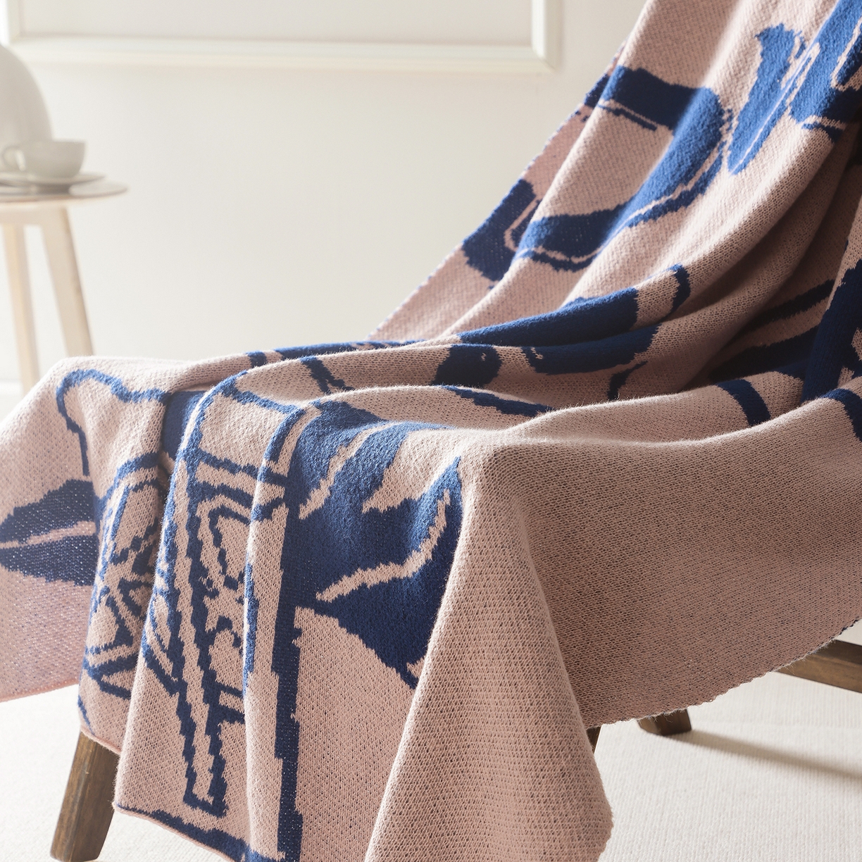 91家纺网 家纺一手货源 找家纺 苏艺针织史努比SNOOPY正版授权独家针织毯儿童毯披肩多功能盖毯礼物终端控价 史努比-香橘士（粉）