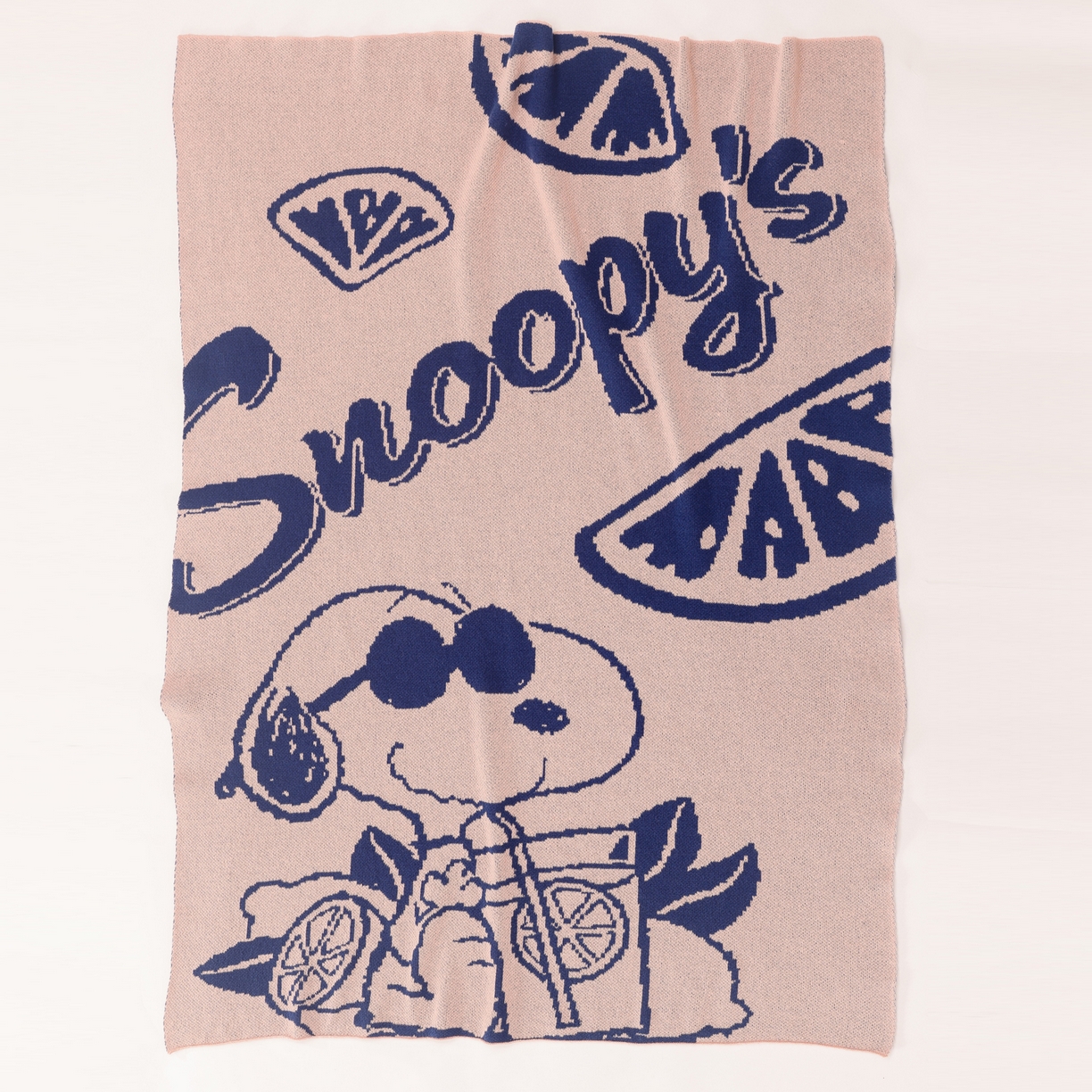 91家纺网 家纺一手货源 找家纺 苏艺针织史努比SNOOPY正版授权独家针织毯儿童毯披肩多功能盖毯礼物终端控价 史努比-香橘士（粉）