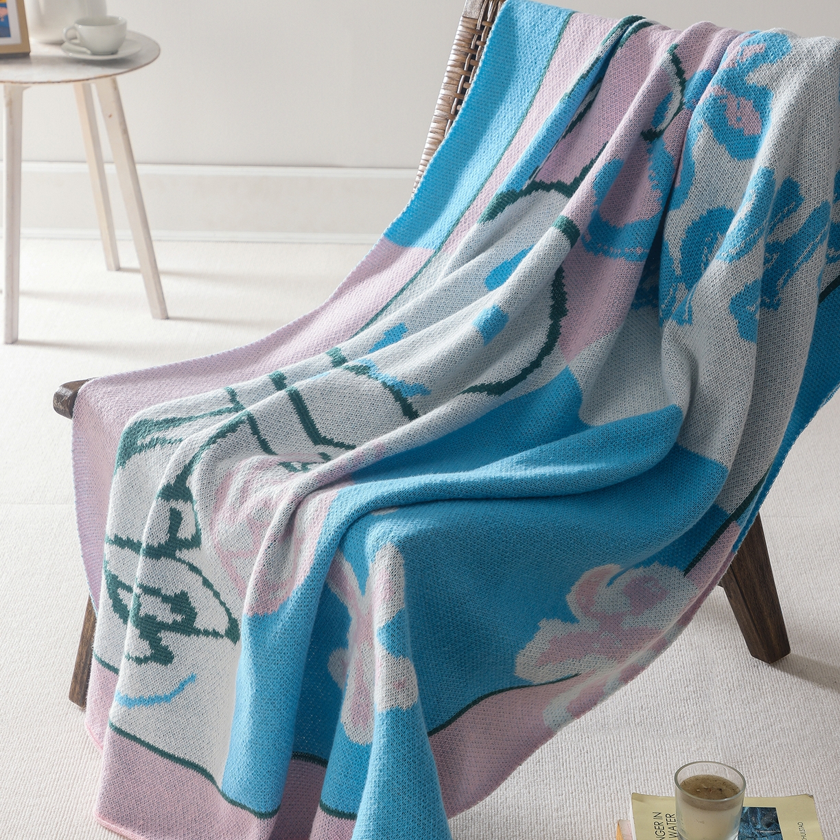 91家纺网 家纺一手货源 找家纺 苏艺针织史努比SNOOPY正版授权独家针织毯儿童毯披肩多功能盖毯礼物终端控价 史努比-野游趣事