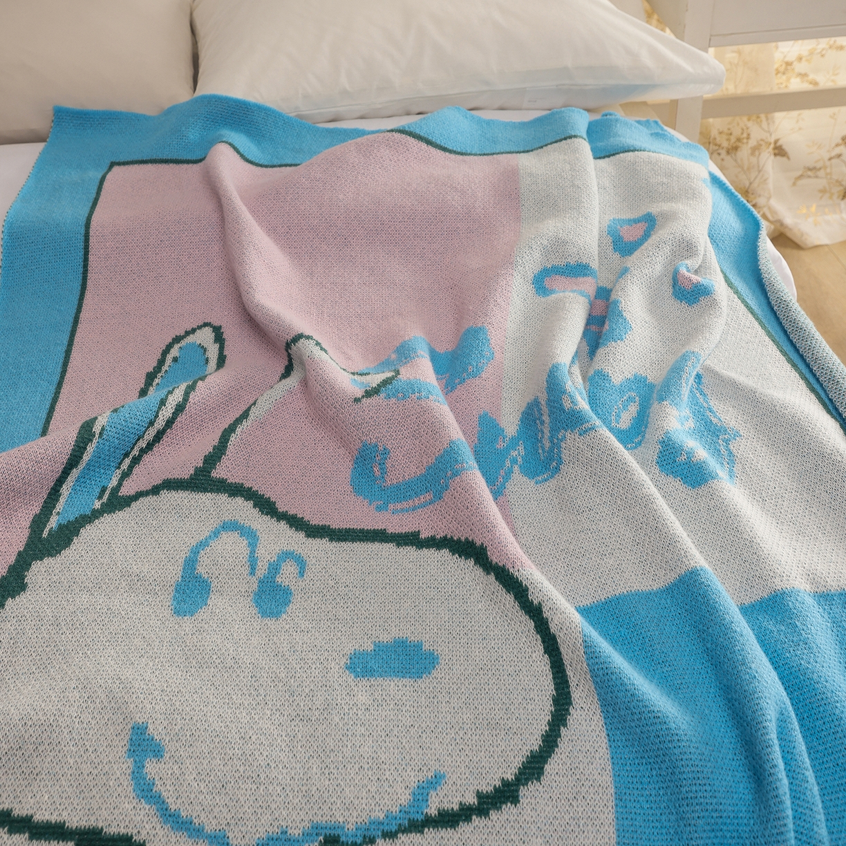 91家纺网 家纺一手货源 找家纺 苏艺针织史努比SNOOPY正版授权独家针织毯儿童毯披肩多功能盖毯礼物终端控价 史努比-野游趣事