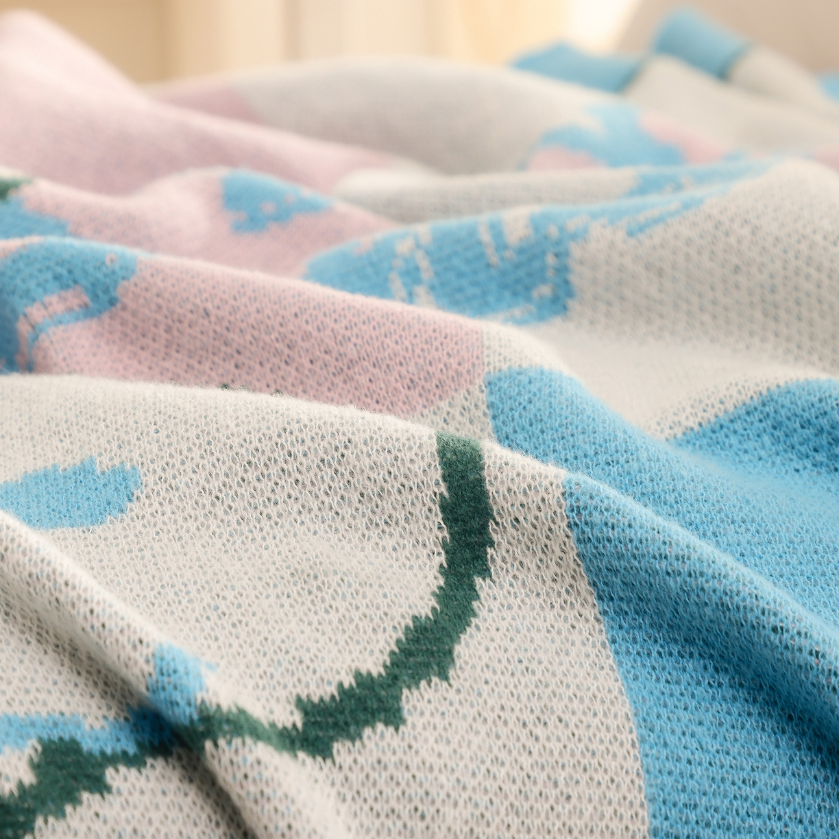 91家纺网 家纺一手货源 找家纺 苏艺针织史努比SNOOPY正版授权独家针织毯儿童毯披肩多功能盖毯礼物终端控价 史努比-野游趣事