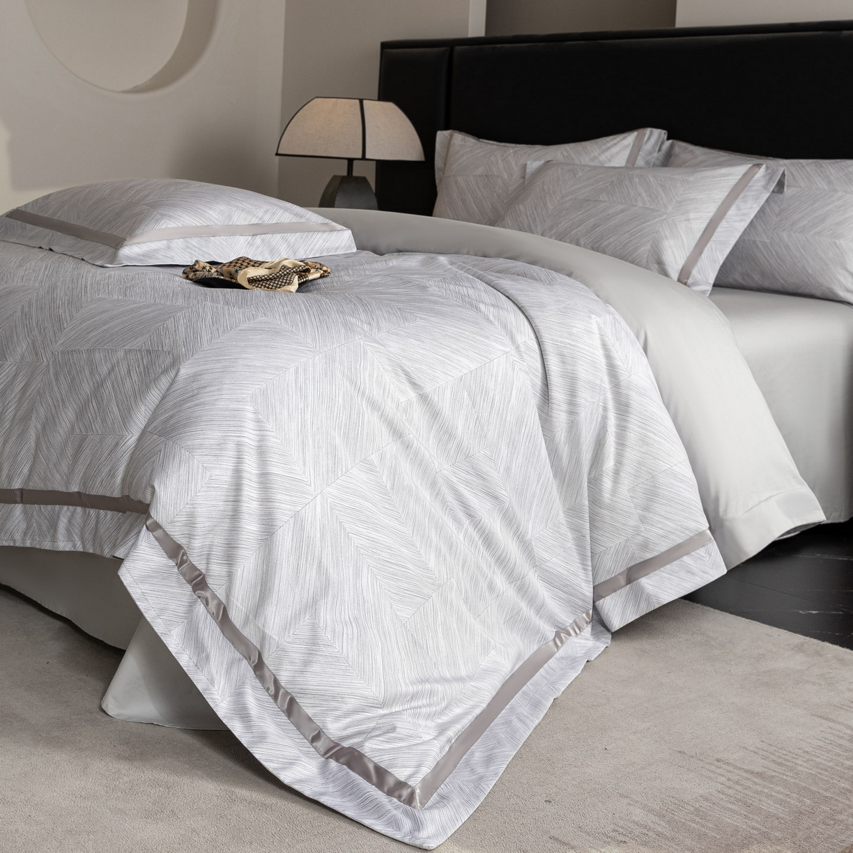 91家纺网 家纺一手货源 找家纺 新方向 【控价 提供买家秀】2026新款数码印花50s双股全棉贡缎长绒棉四件套-星河拍摄2 星河-爵士灰