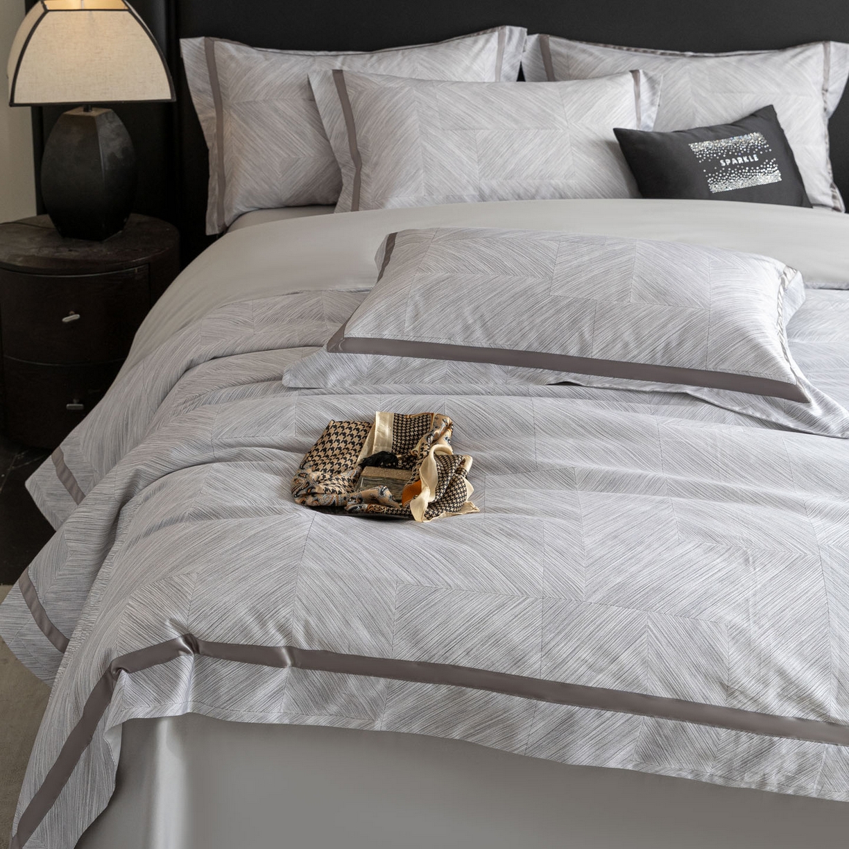 91家纺网 家纺一手货源 找家纺 新方向 【控价 提供买家秀】2026新款数码印花50s双股全棉贡缎长绒棉四件套-星河拍摄2 星河-爵士灰