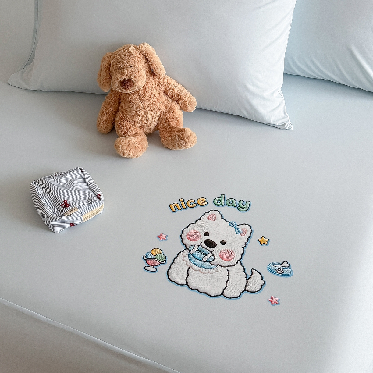 91家纺网 家纺一手货源 找家纺 TT.one 塔塔家居 2026新款A类卡通针织凉感刺绣烫印床笠 米多多-海盐蓝