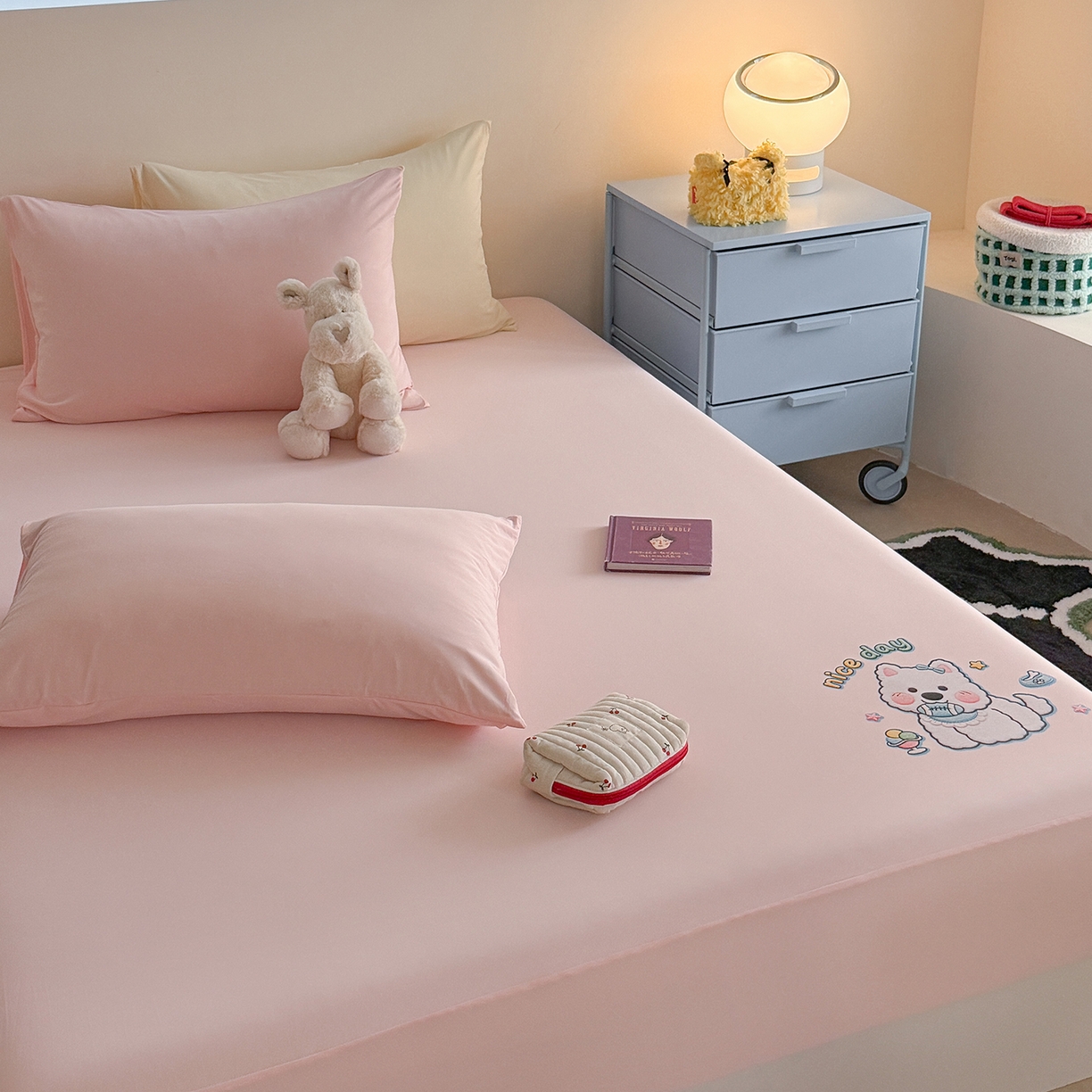 91家纺网 家纺一手货源 找家纺 TT.one 塔塔家居 2026新款A类卡通针织凉感刺绣烫印床笠 米多多-少女粉