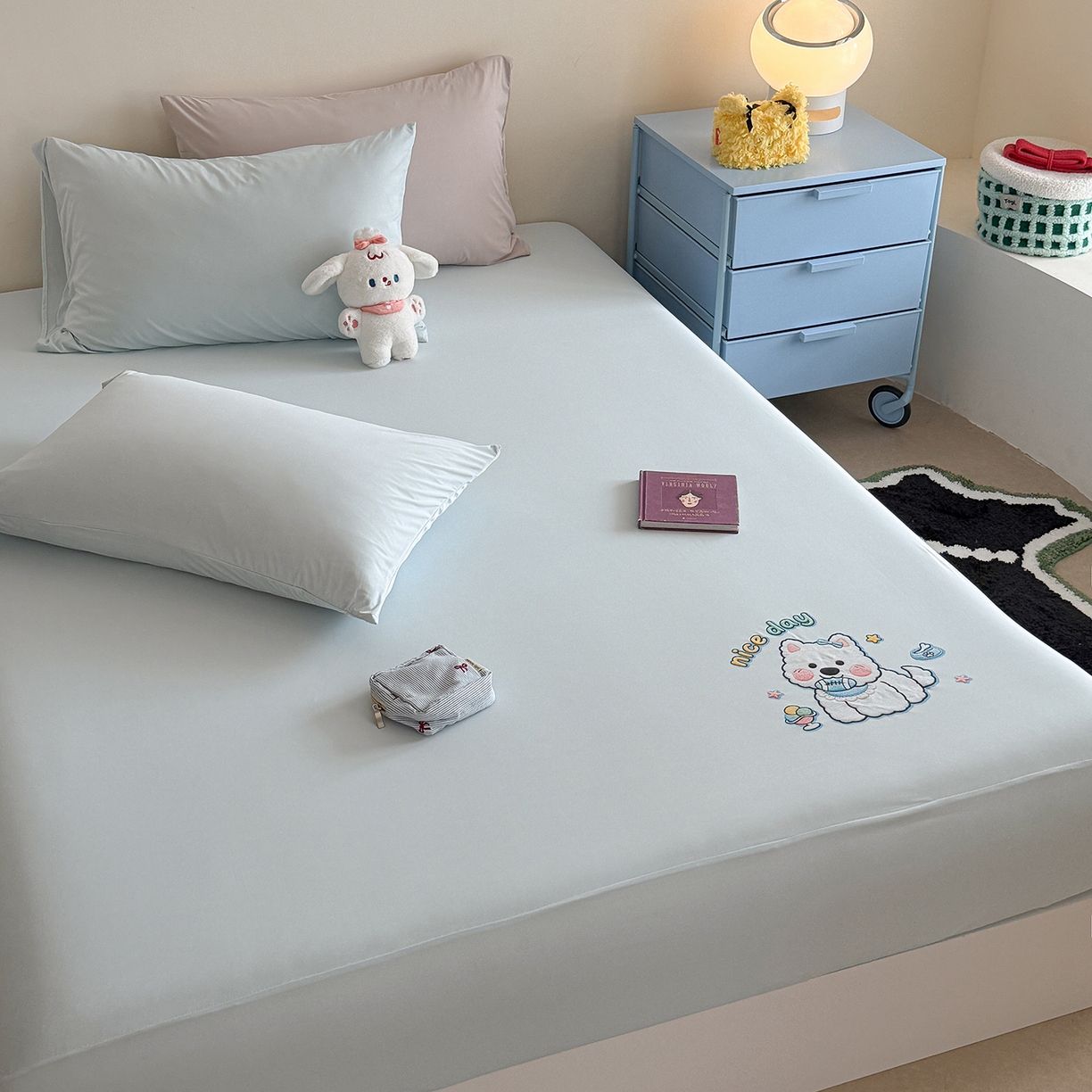 91家纺网 家纺一手货源 找家纺 TT.one 塔塔家居 2026新款A类卡通针织凉感刺绣烫印床笠 米多多-海盐蓝