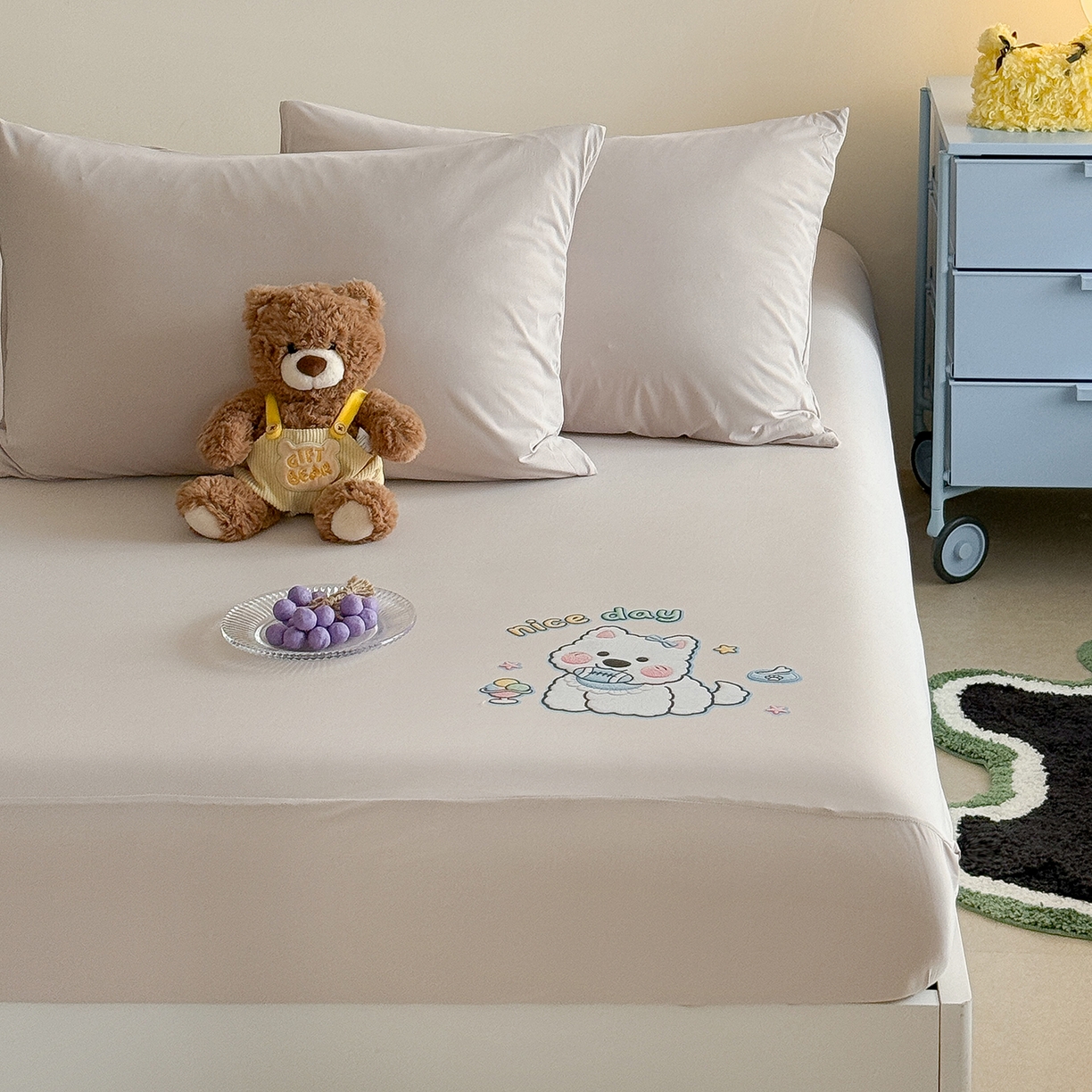 91家纺网 家纺一手货源 找家纺 TT.one 塔塔家居 2026新款A类卡通针织凉感刺绣烫印床笠 米多多-摩卡灰