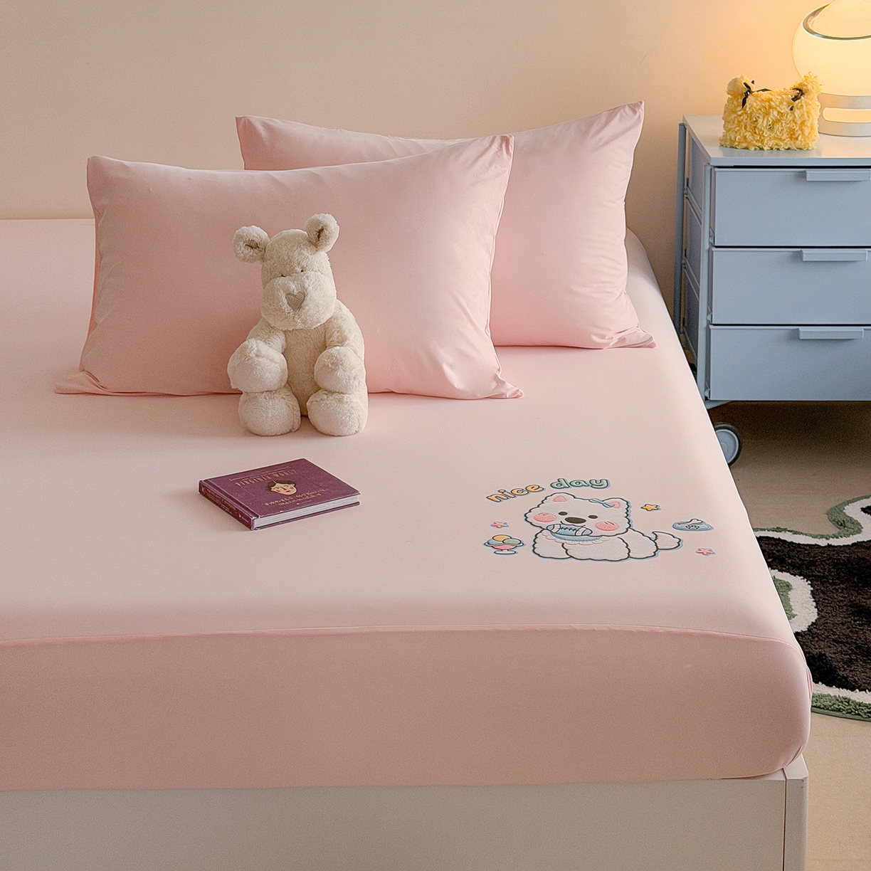 91家纺网 家纺一手货源 找家纺 TT.one 塔塔家居 2026新款A类卡通针织凉感刺绣烫印床笠 米多多-少女粉