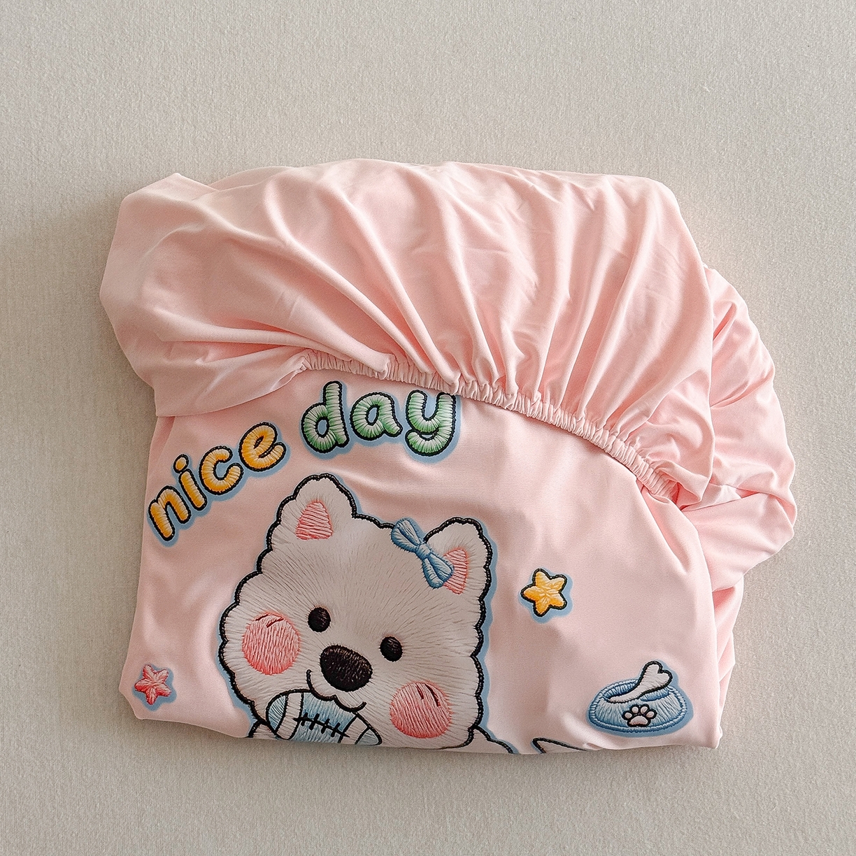 91家纺网 家纺一手货源 找家纺 TT.one 塔塔家居 2026新款A类卡通针织凉感刺绣烫印床笠 米多多-少女粉