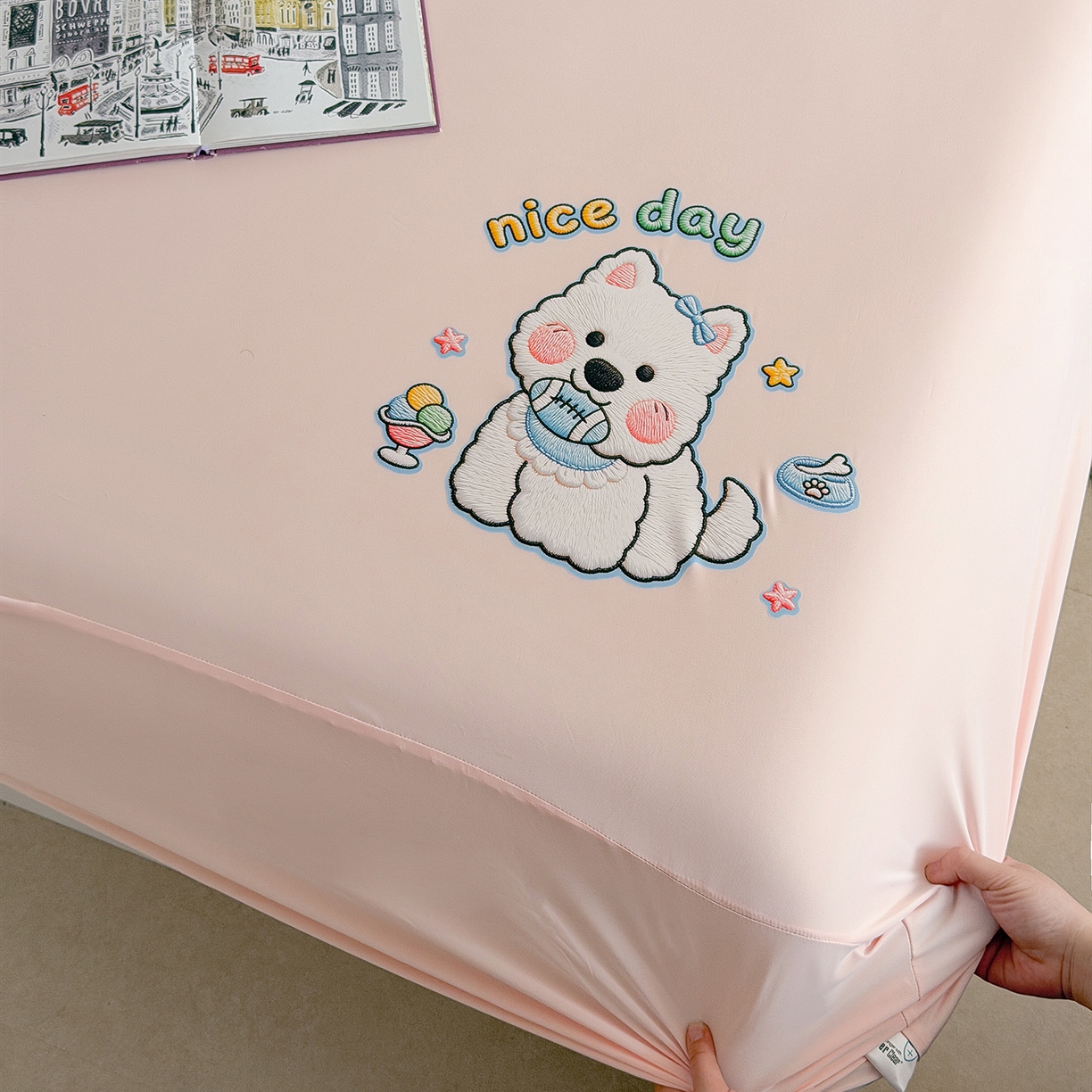 91家纺网 家纺一手货源 找家纺 TT.one 塔塔家居 2026新款A类卡通针织凉感刺绣烫印床笠 米多多-少女粉