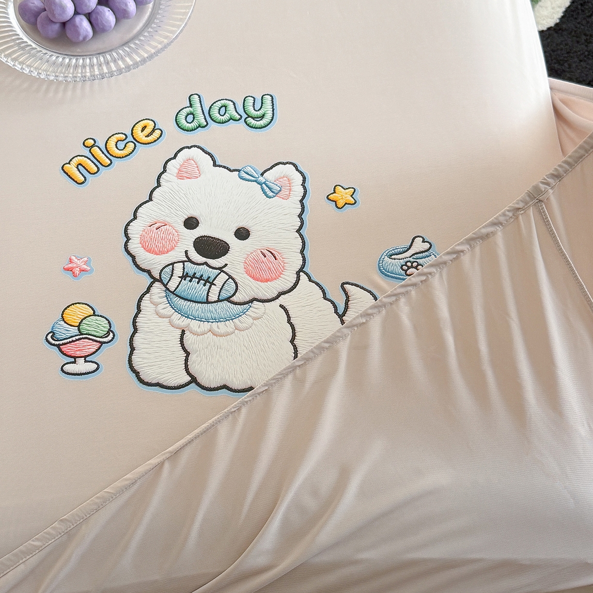 91家纺网 家纺一手货源 找家纺 TT.one 塔塔家居 2026新款A类卡通针织凉感刺绣烫印床笠 米多多-摩卡灰