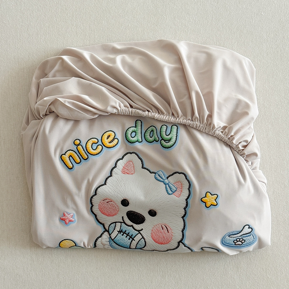 91家纺网 家纺一手货源 找家纺 TT.one 塔塔家居 2026新款A类卡通针织凉感刺绣烫印床笠 米多多-摩卡灰