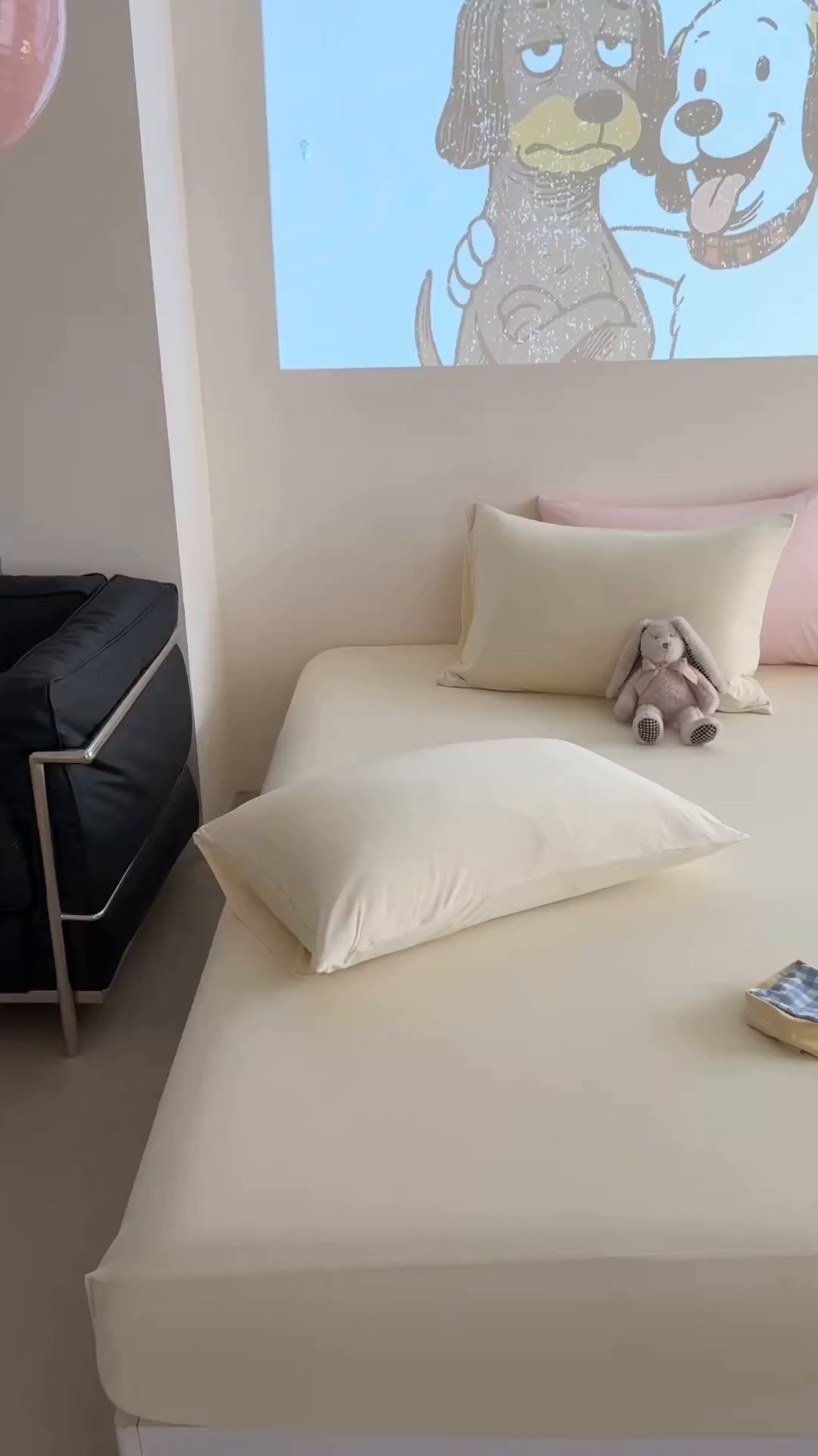 91家纺网 家纺一手货源 找家纺 TT.one 塔塔家居 2026新款A类卡通针织凉感刺绣烫印床笠 米多多-奶昔黄