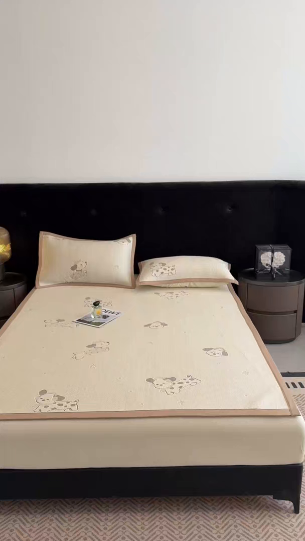 91家纺网 家纺一手货源 找家纺 畅畅家纺 2026春夏新款复合中分子PE100%聚乙烯乙纶色织提花凉感软凉席席子 腊肠狗