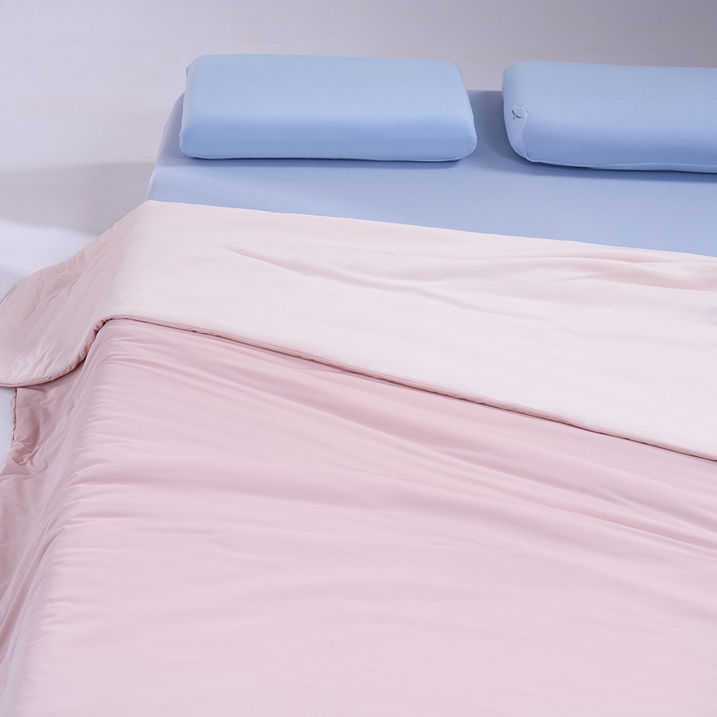 91家纺网 家纺一手货源 找家纺 花享莱 2026新款亚朵酒店同款被子深睡双感夏凉被凉感被夏被控温被pro3.0 橘雾粉