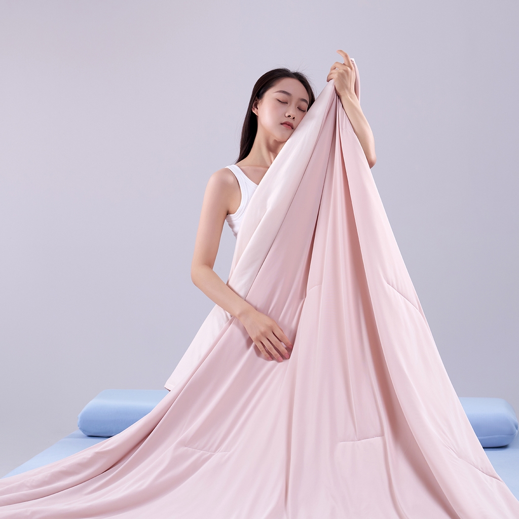 91家纺网 家纺一手货源 找家纺 花享莱 2026新款亚朵酒店同款被子深睡双感夏凉被凉感被夏被控温被pro3.0 橘雾粉