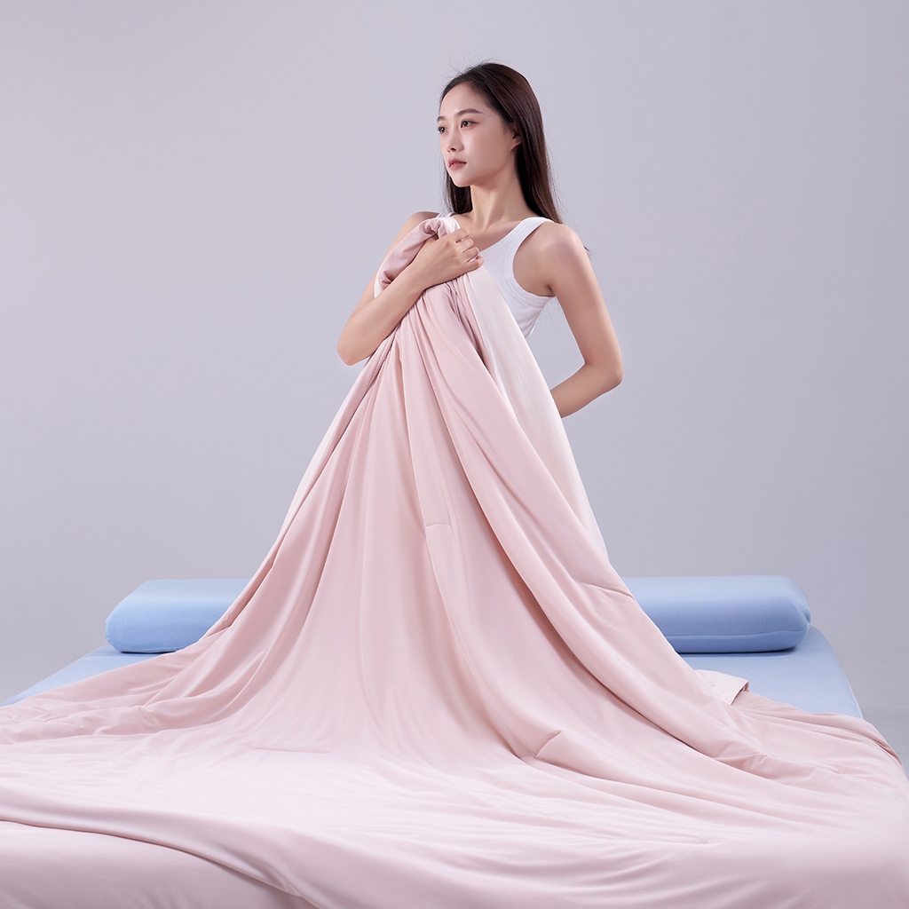 91家纺网 家纺一手货源 找家纺 花享莱 2026新款亚朵酒店同款被子深睡双感夏凉被凉感被夏被控温被pro3.0 橘雾粉