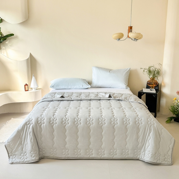 91家纺网 家纺一手货源 找家纺 丹本家纺 2026新款凉感夏被空调被凉席空调席冰丝席纯色床裙乳胶席三件套四件套菱形格 夏被-灰色