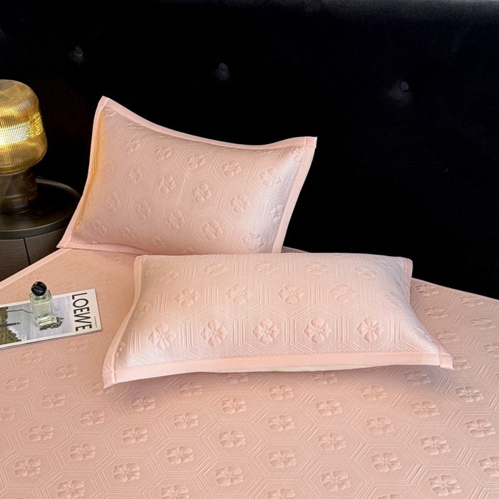 91家纺网 家纺一手货源 找家纺 畅畅家纺 2026春夏新款复合中分子PE100%聚乙烯乙纶色织提花凉感软凉席席子 四叶草-粉