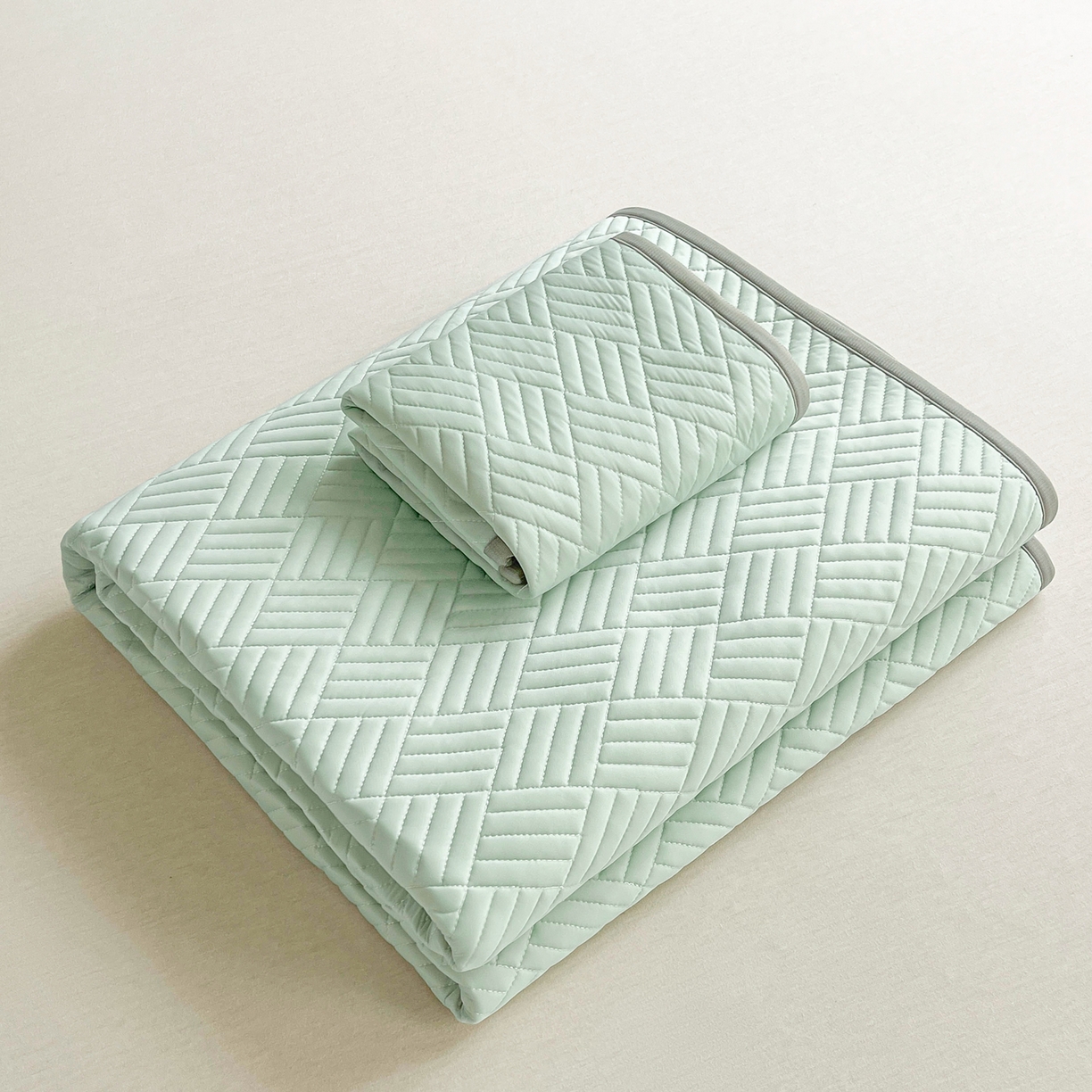 91家纺网 家纺一手货源 找家纺 丹本家纺 2026新款凉感夏被空调被凉席空调席冰丝席纯色床裙乳胶席三件套四件套菱形格 菱形格平铺款-青色