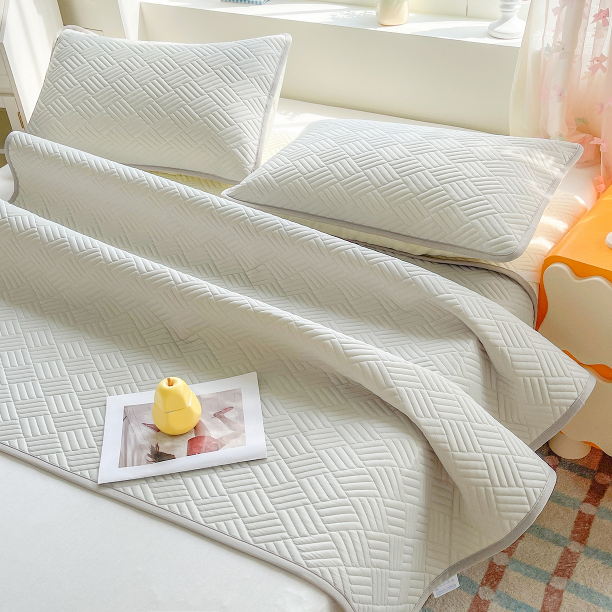 91家纺网 家纺一手货源 找家纺 丹本家纺 2026新款凉感夏被空调被凉席空调席冰丝席纯色床裙乳胶席三件套四件套菱形格 菱形格平铺款-灰色