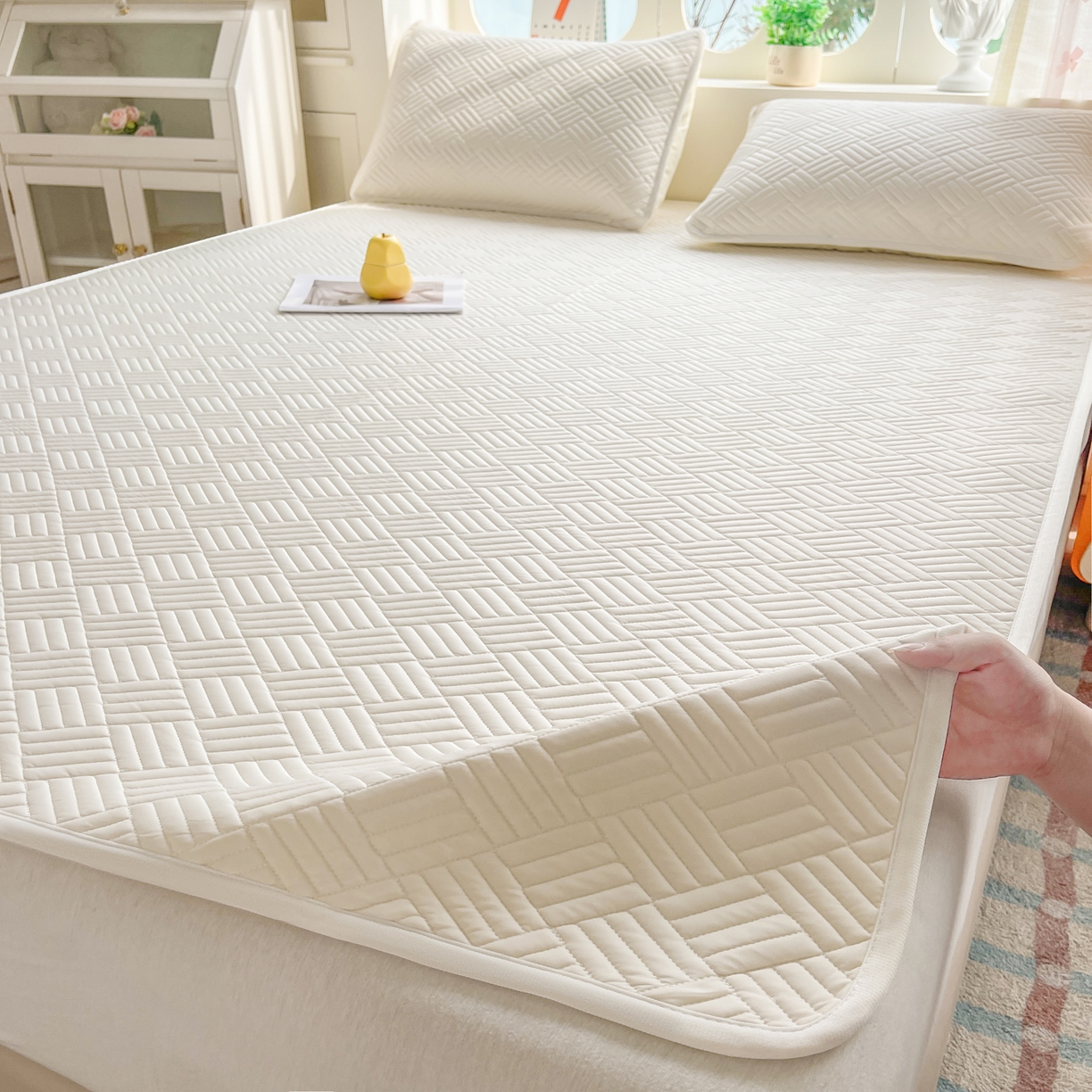 91家纺网 家纺一手货源 找家纺 丹本家纺 2026新款凉感夏被空调被凉席空调席冰丝席纯色床裙乳胶席三件套四件套菱形格 菱形格平铺款-米白