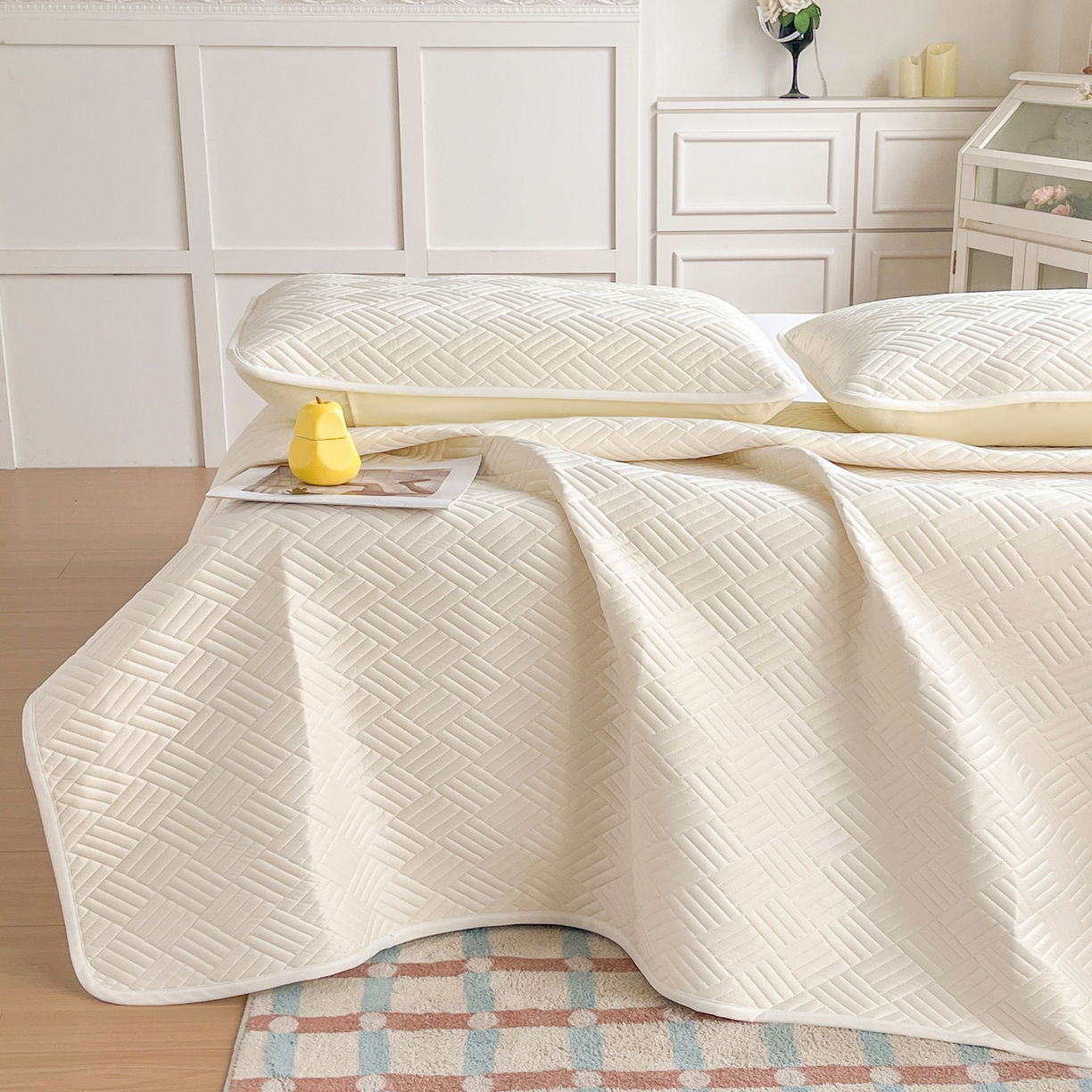 91家纺网 家纺一手货源 找家纺 丹本家纺 2026新款凉感夏被空调被凉席空调席冰丝席纯色床裙乳胶席三件套四件套菱形格 菱形格平铺款-米白